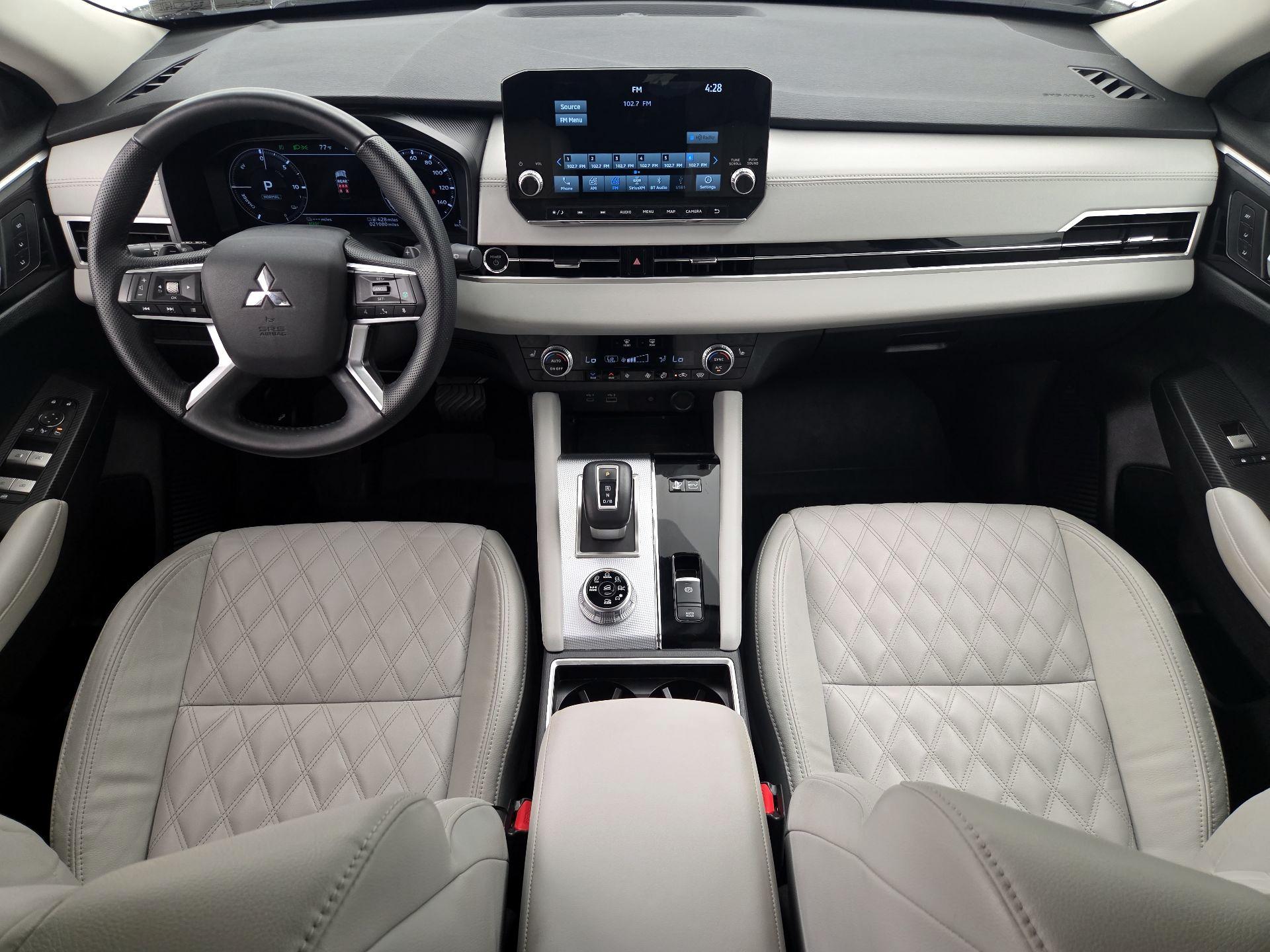 Thumbnail: 2023 Mitsubishi Outlander - 9