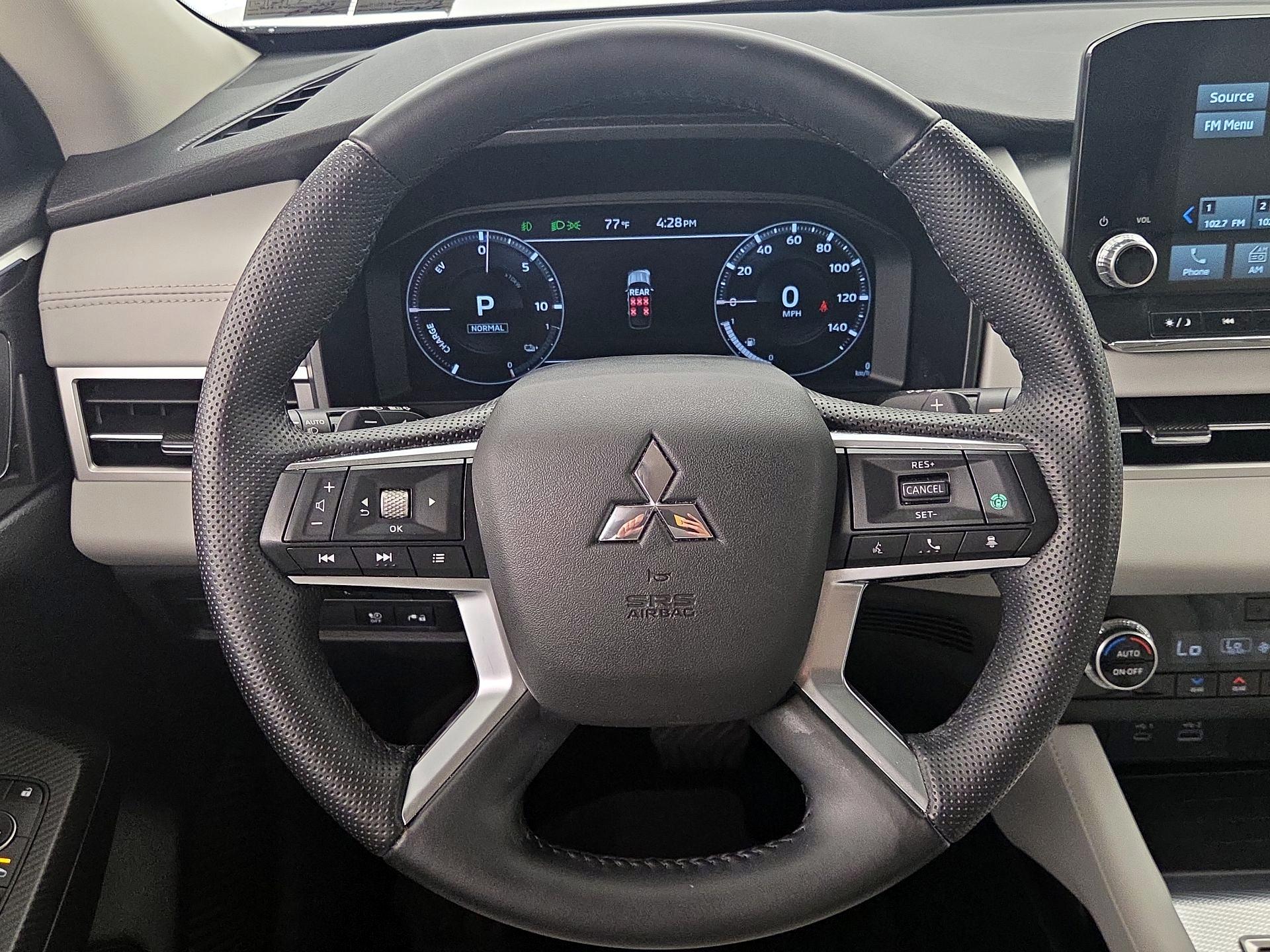 Thumbnail: 2023 Mitsubishi Outlander - 10
