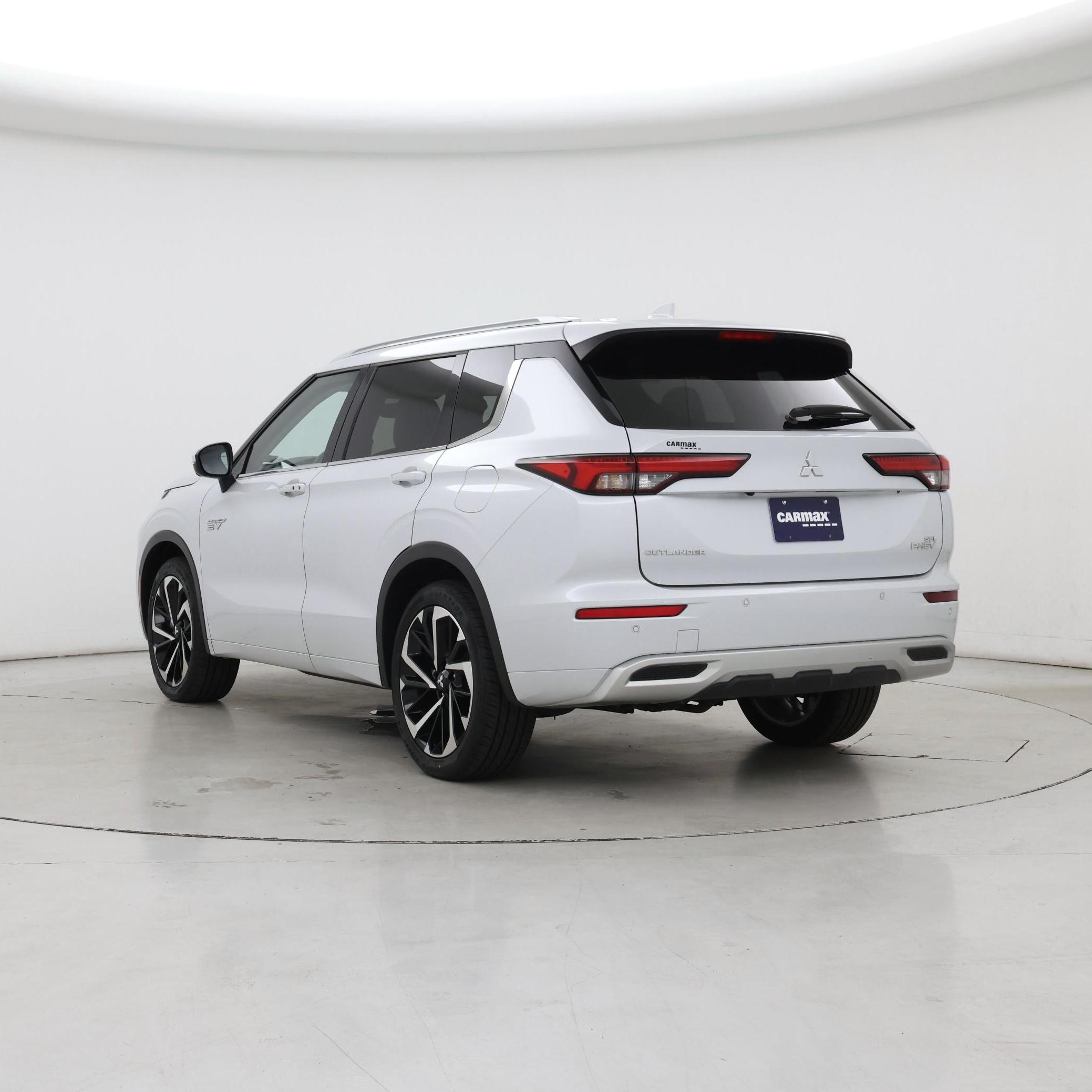 Thumbnail: 2023 Mitsubishi Outlander - 2
