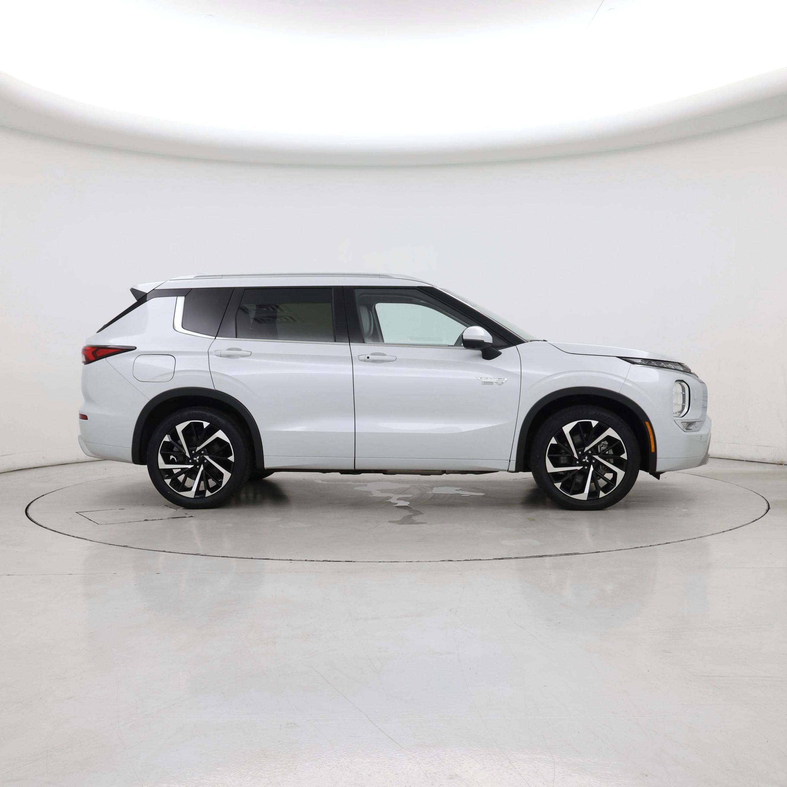 Thumbnail: 2023 Mitsubishi Outlander - 7