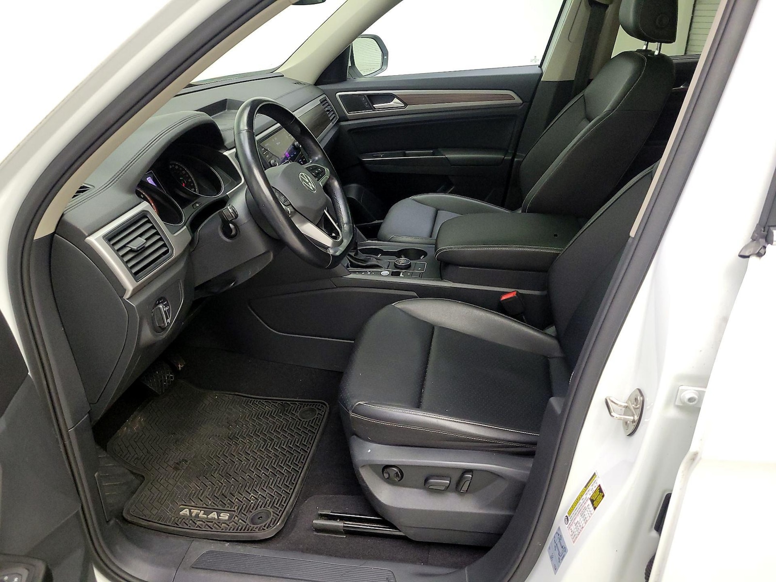 2021 Volkswagen Atlas SE w/Tech - Photo 12