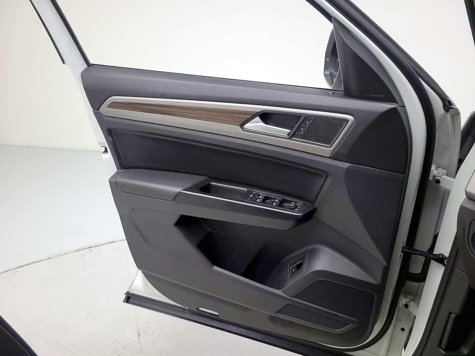 2021 Volkswagen Atlas SE w/Tech - Photo 13