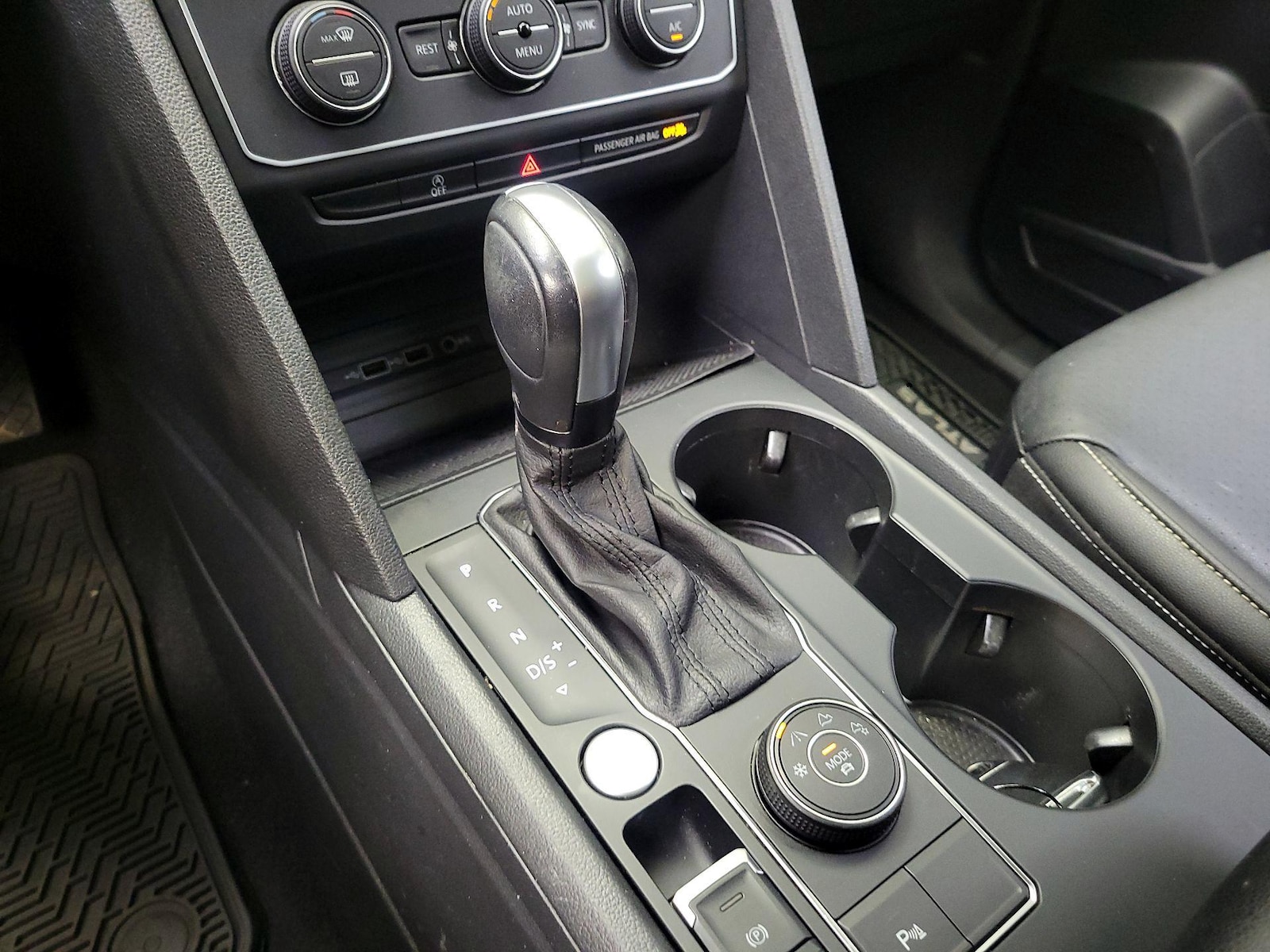 2021 Volkswagen Atlas SE w/Tech - Photo 18