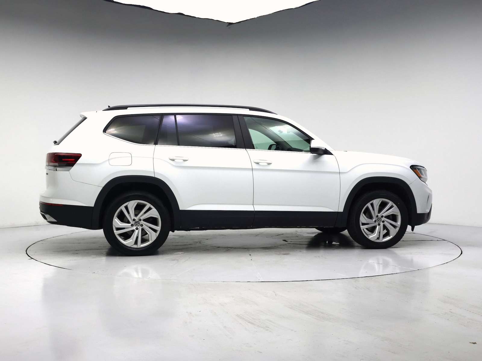 2021 Volkswagen Atlas SE w/Tech - Photo 8