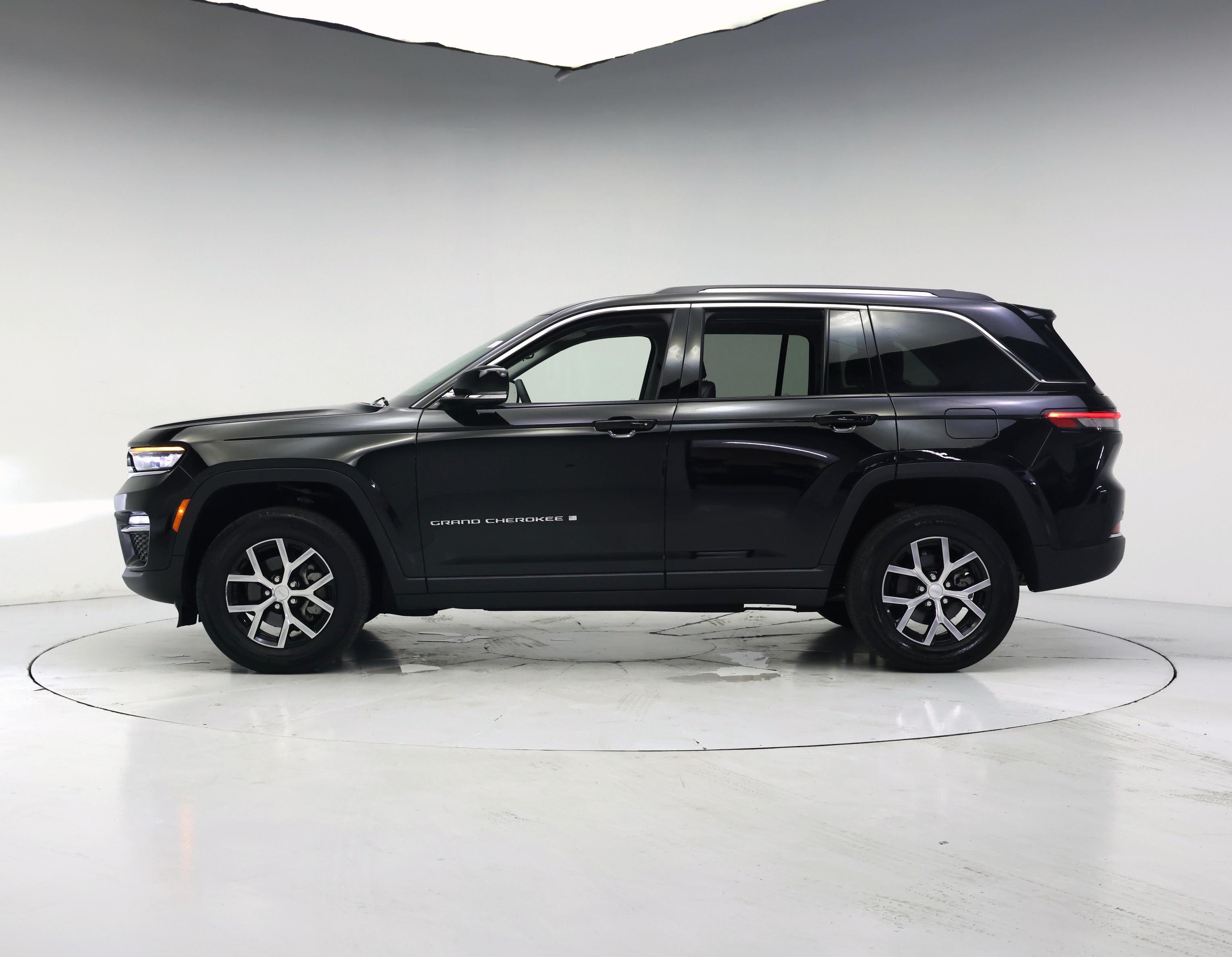 Thumbnail: 2023 Jeep Grand Cherokee - 3