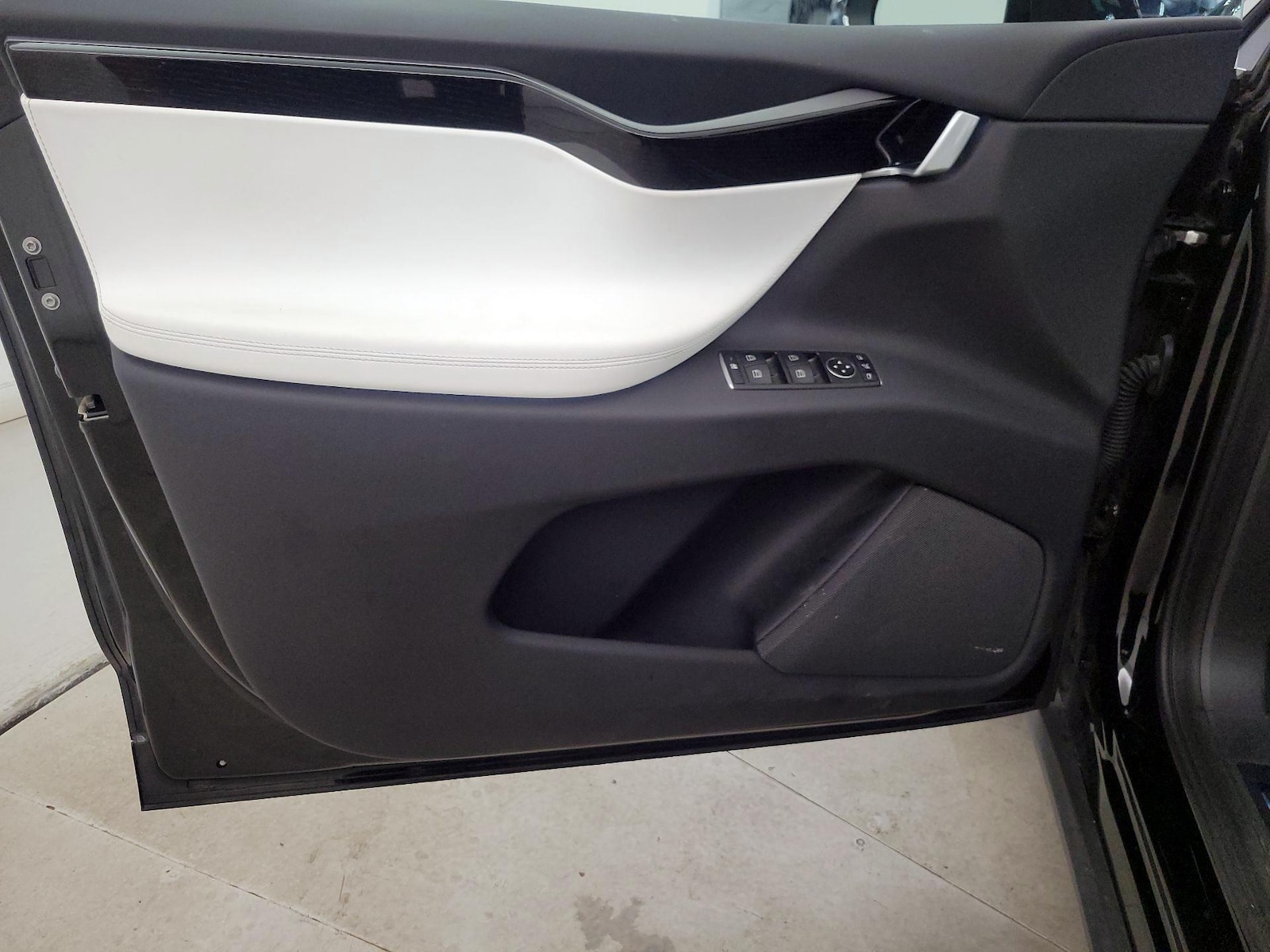 2020 Tesla Model X Long Range - Photo 13