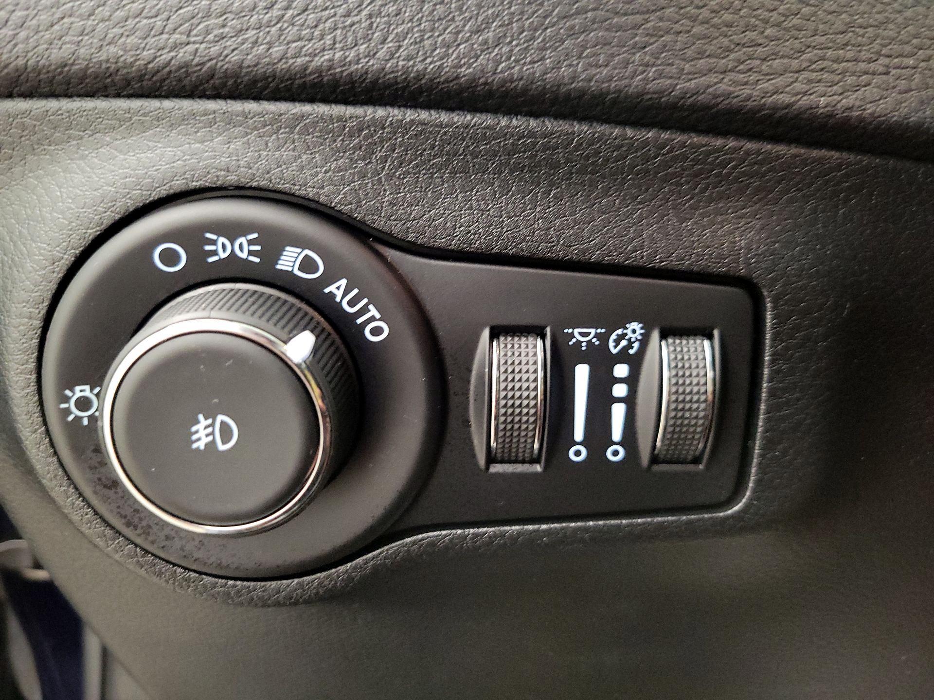Thumbnail: 2021 Jeep Compass - 13