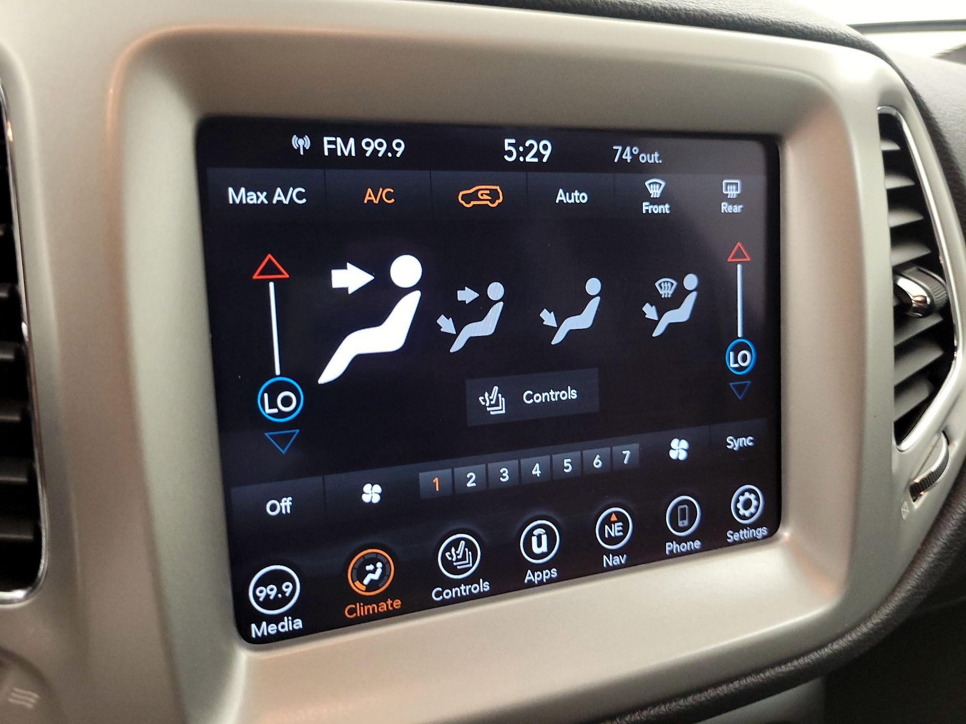 Thumbnail: 2021 Jeep Compass - 16