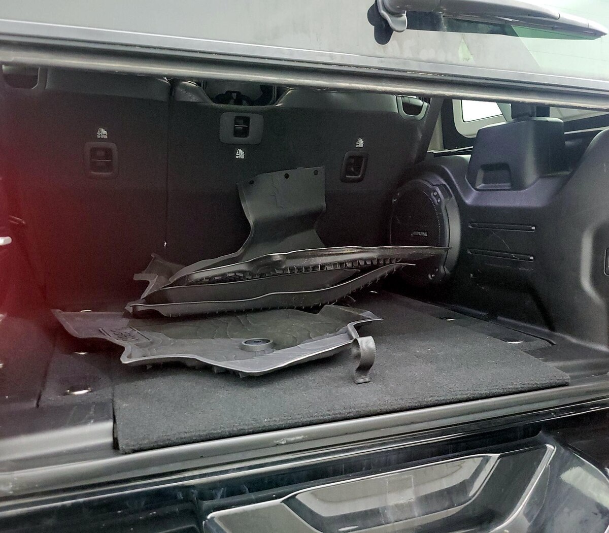 Trunk/Cargo (Seats Up)