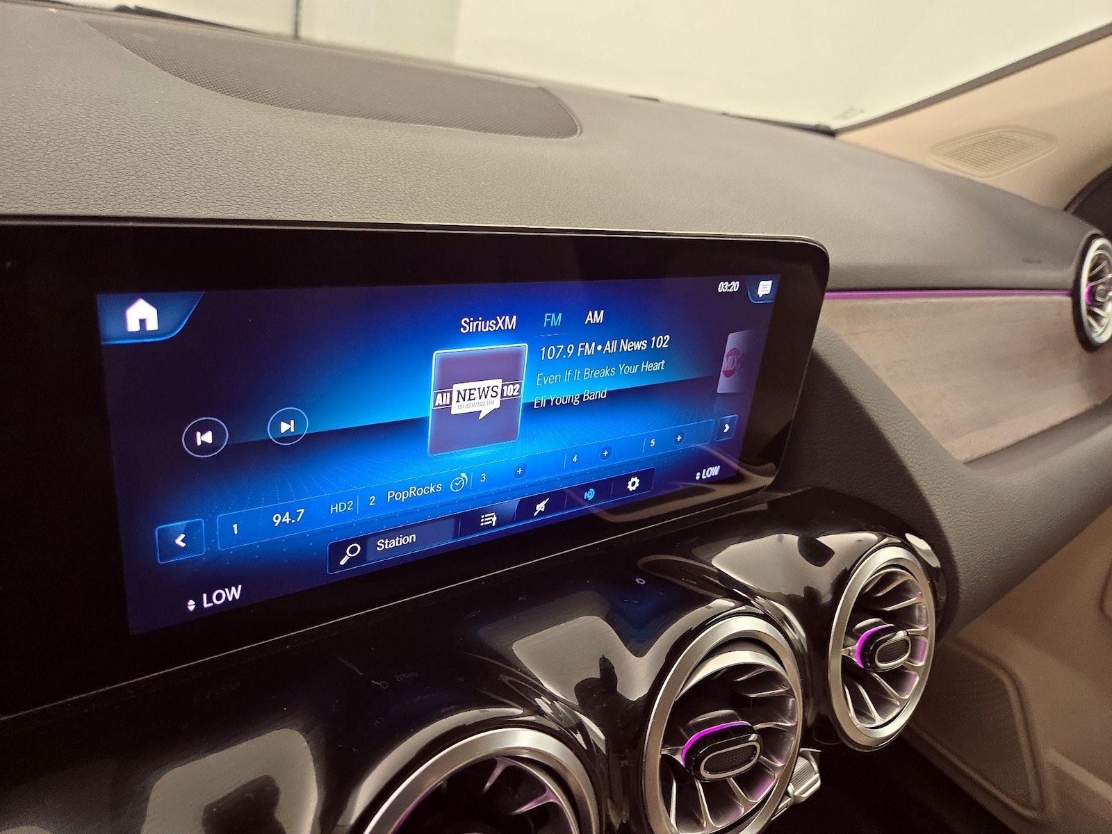 2023 Mercedes-Benz GLA Base - Photo 17