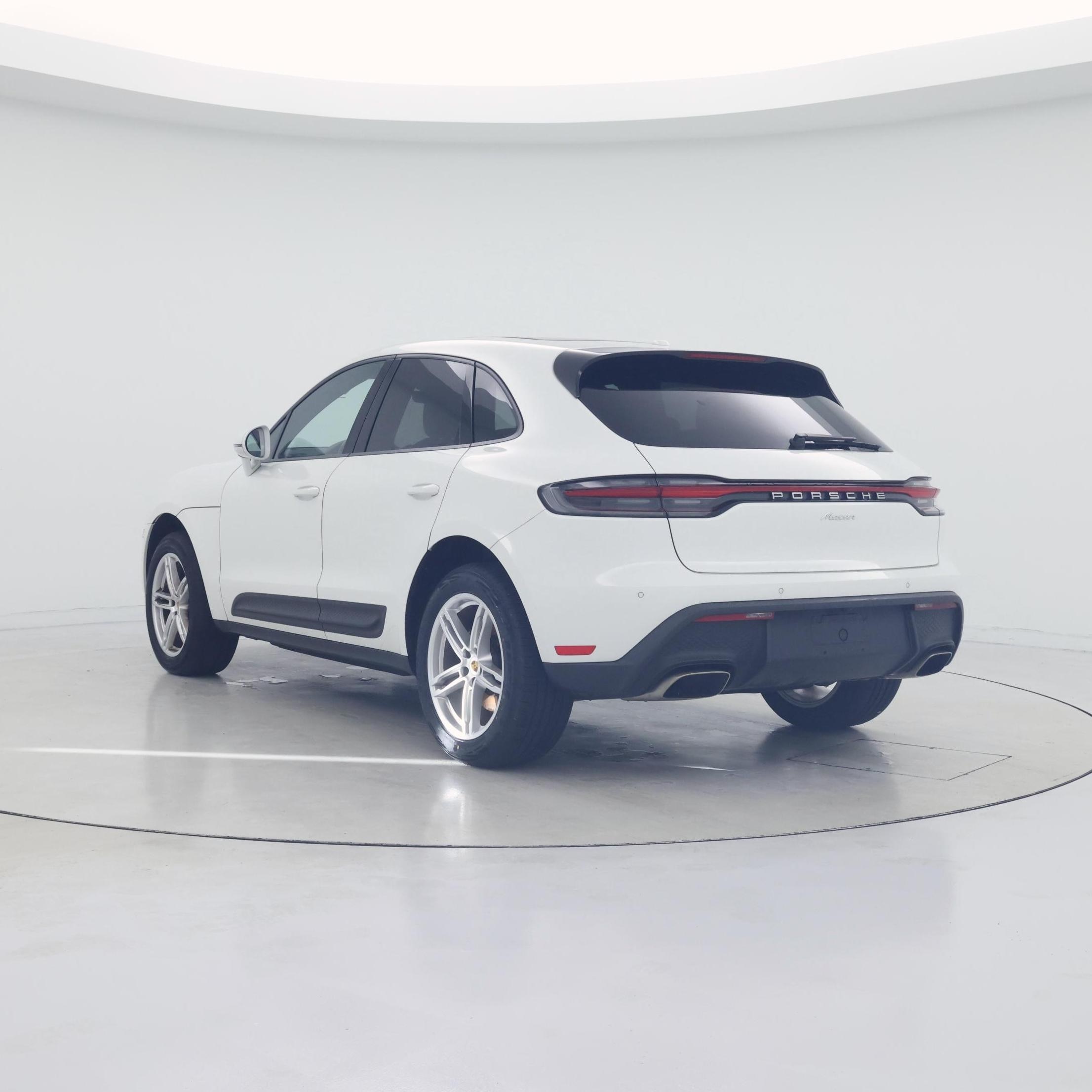 Thumbnail: 2022 Porsche Macan - 2