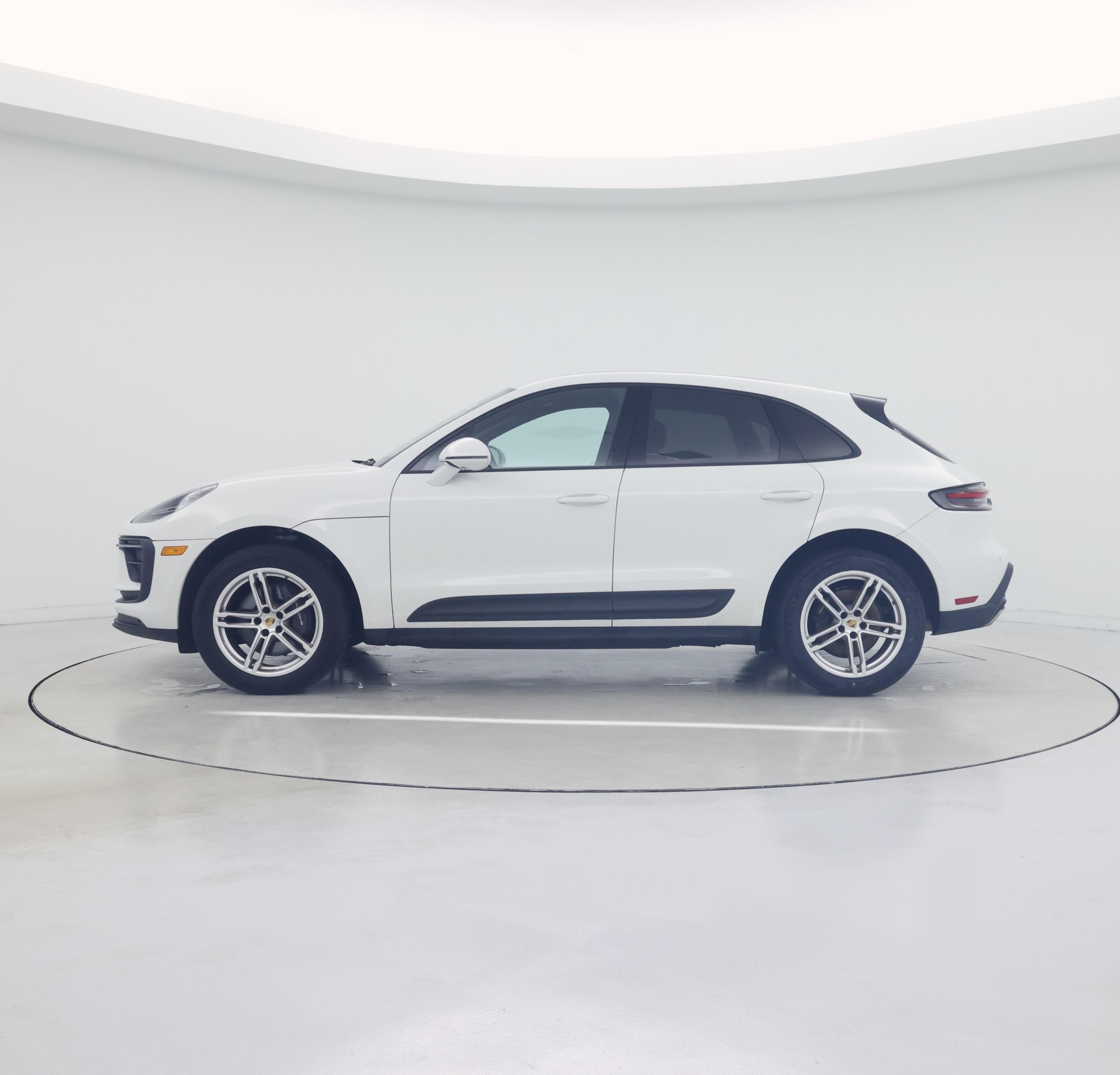 Thumbnail: 2022 Porsche Macan - 3