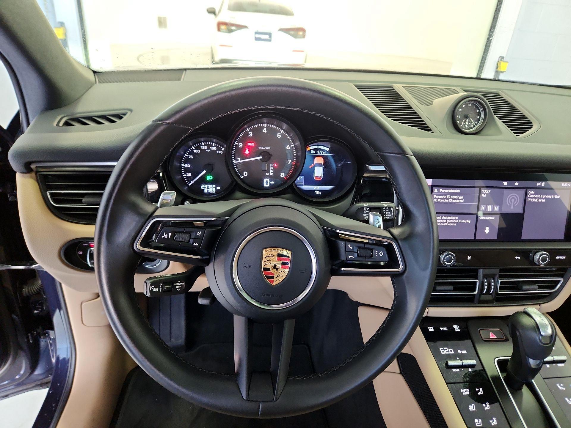 Thumbnail: 2023 Porsche Macan - 10