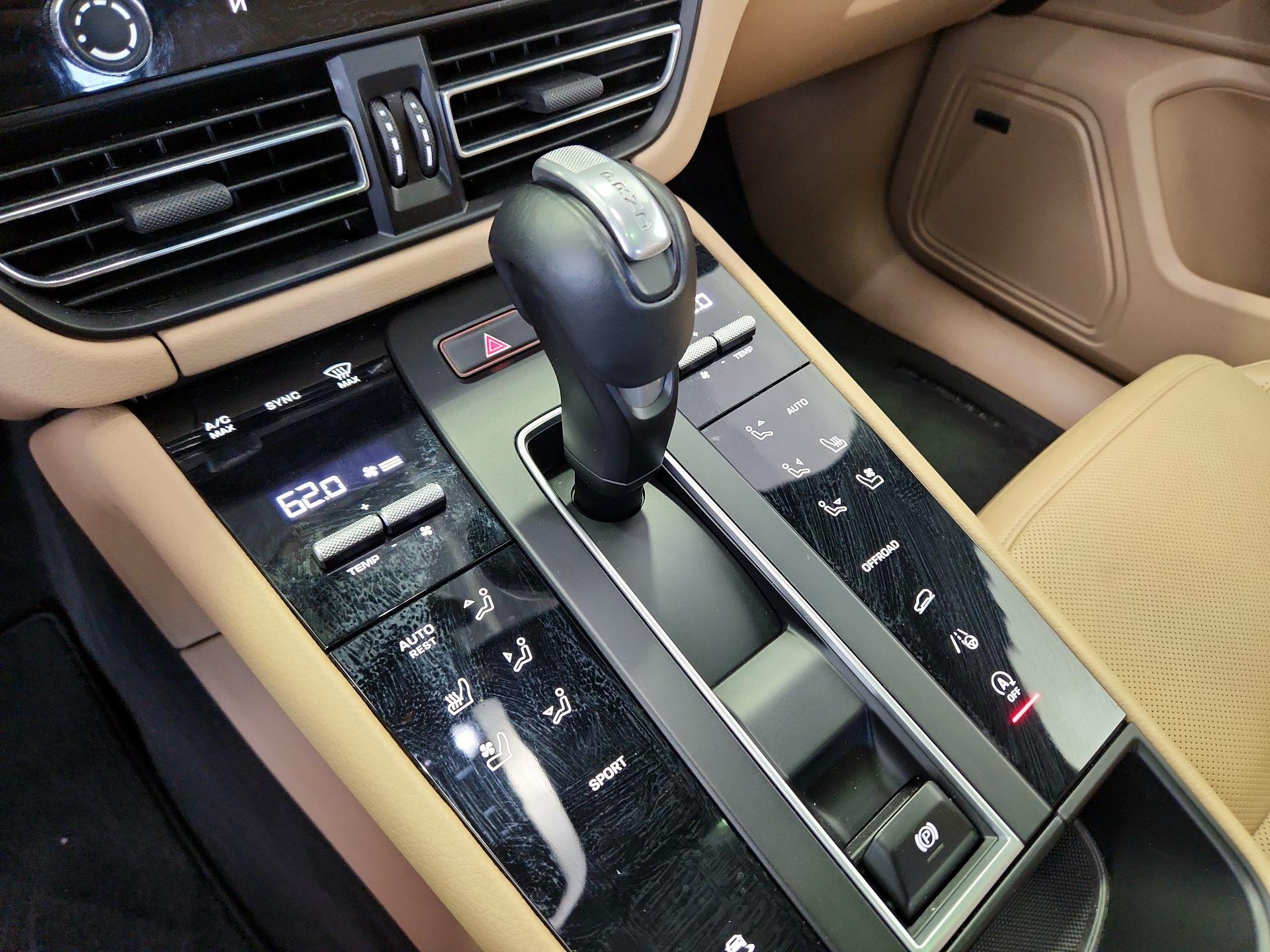 Thumbnail: 2023 Porsche Macan - 18