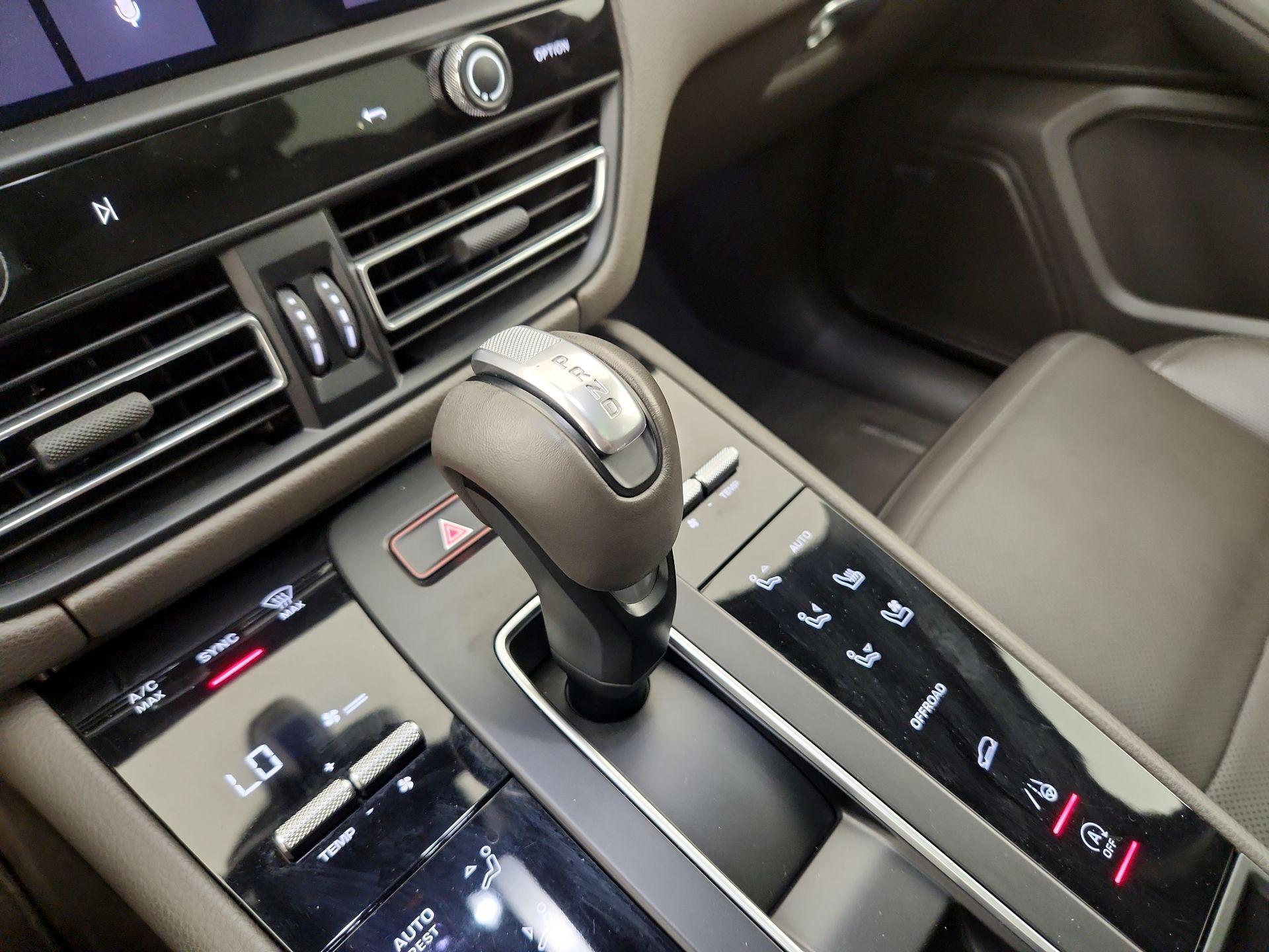 Thumbnail: 2023 Porsche Macan - 16