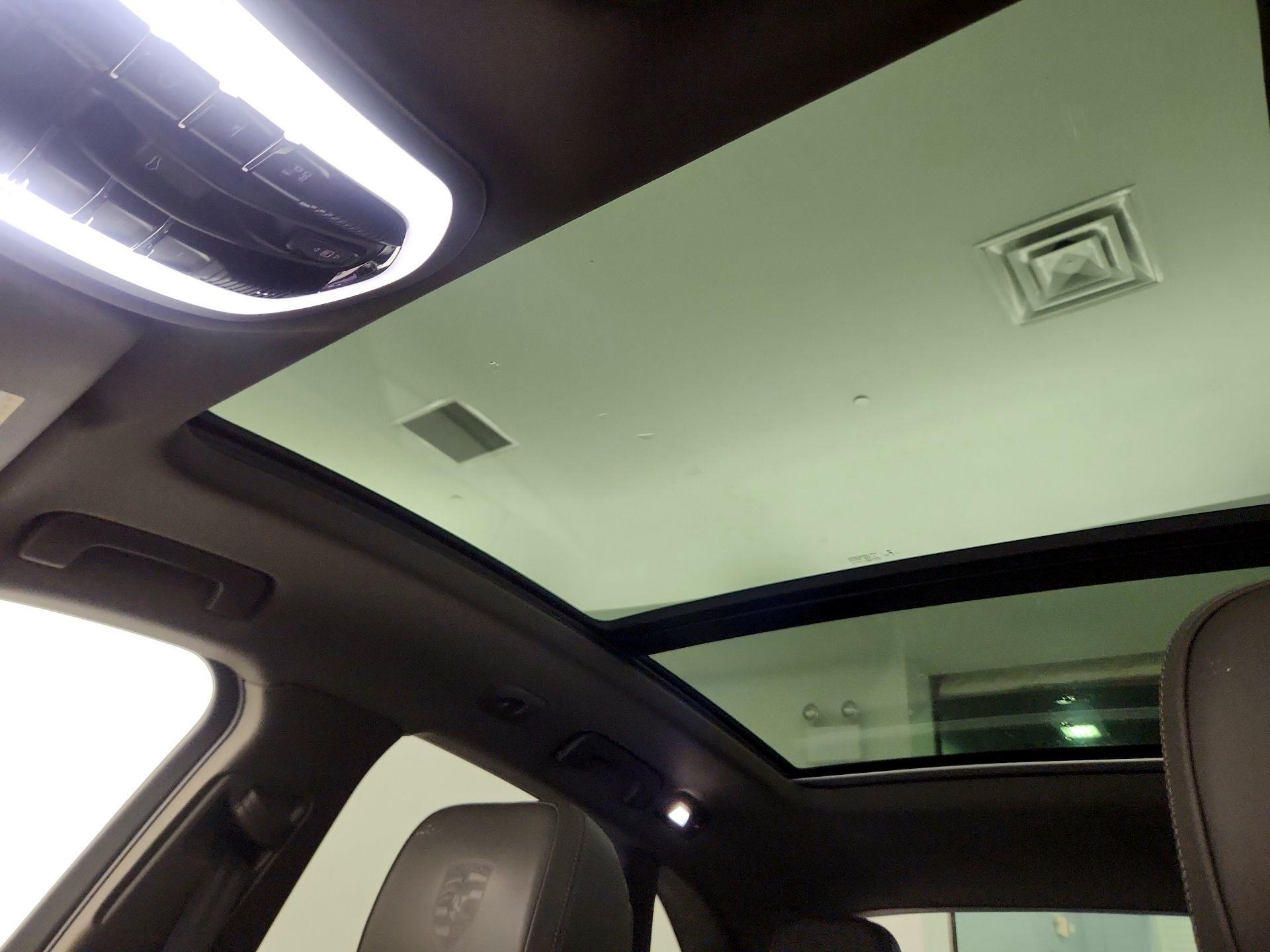 Thumbnail: 2023 Porsche Macan - 18