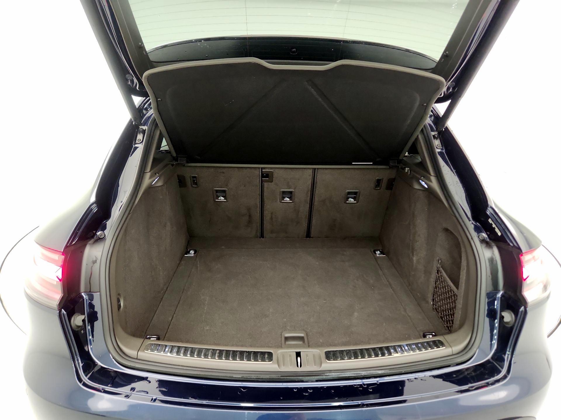 Thumbnail: 2023 Porsche Macan - 20