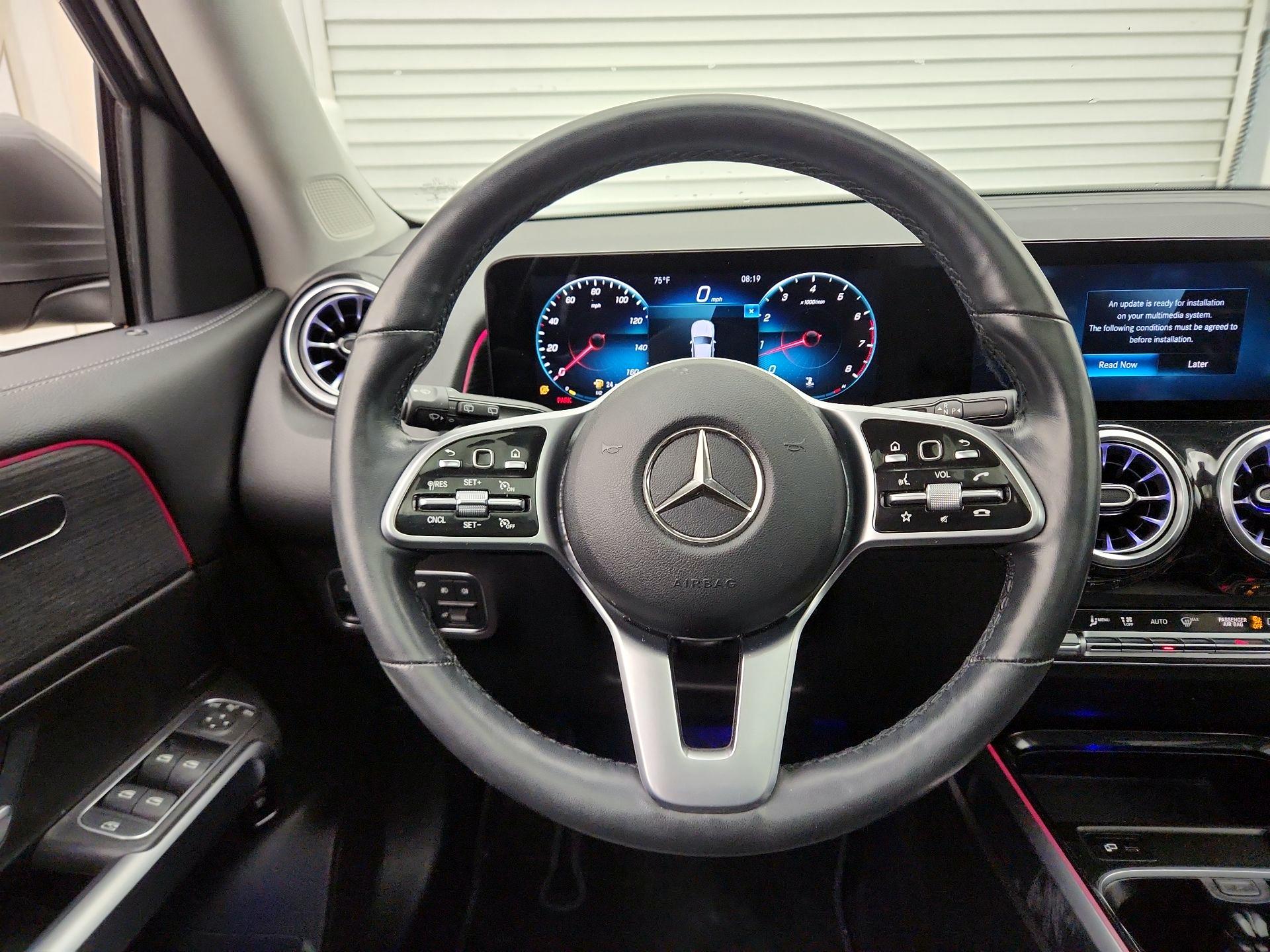 Thumbnail: 2022 Mercedes-Benz GLB - 10