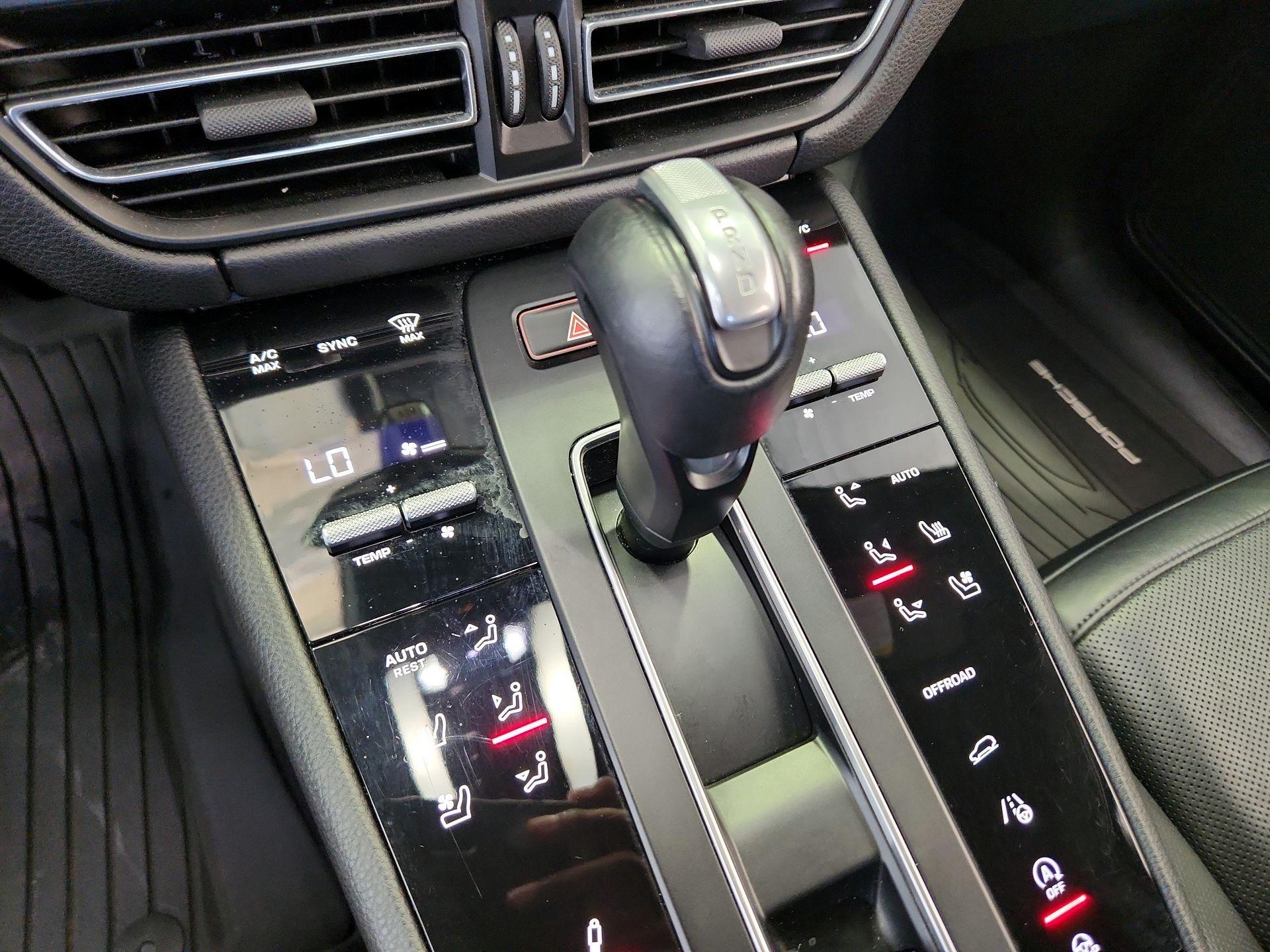 Thumbnail: 2023 Porsche Macan - 17