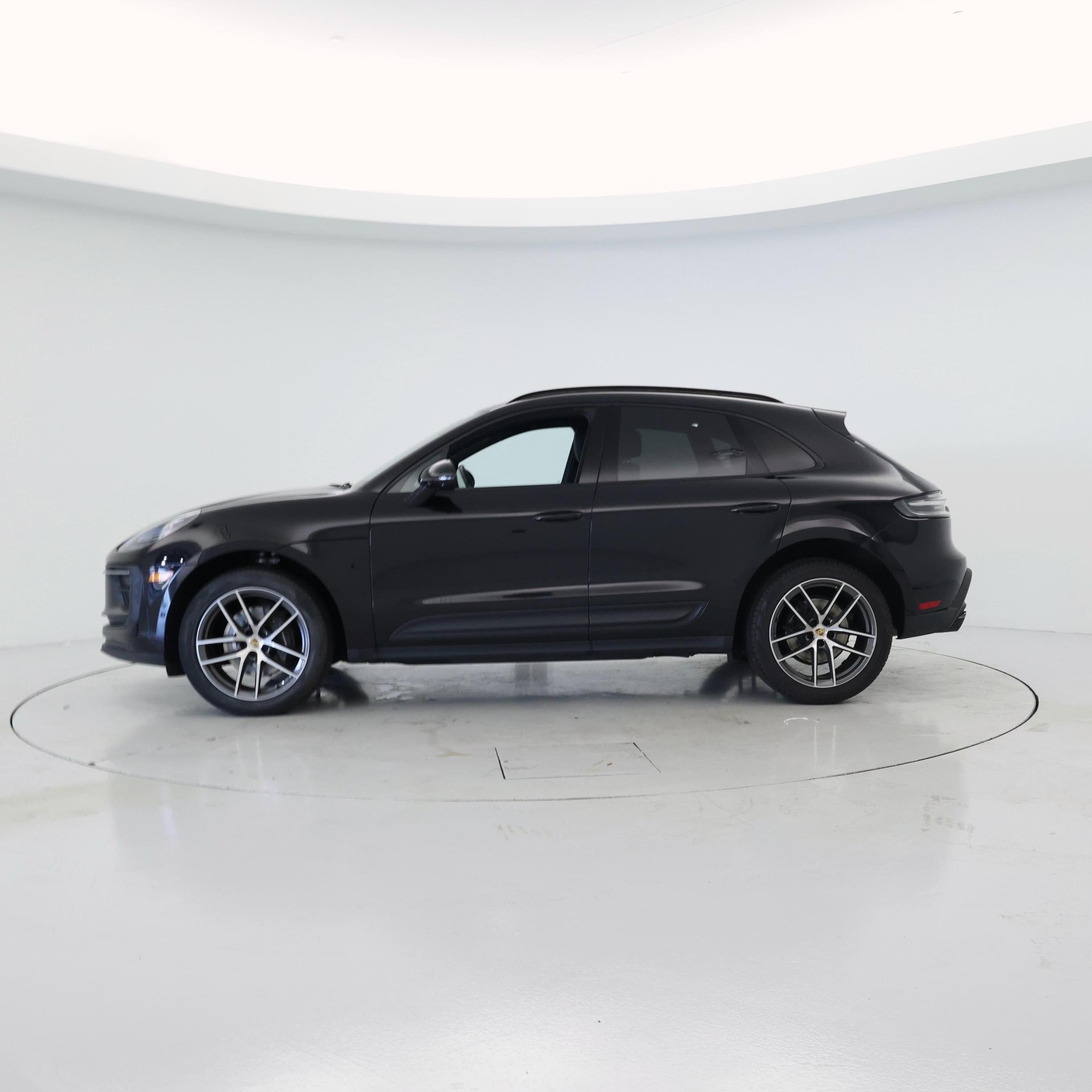 Thumbnail: 2023 Porsche Macan - 3