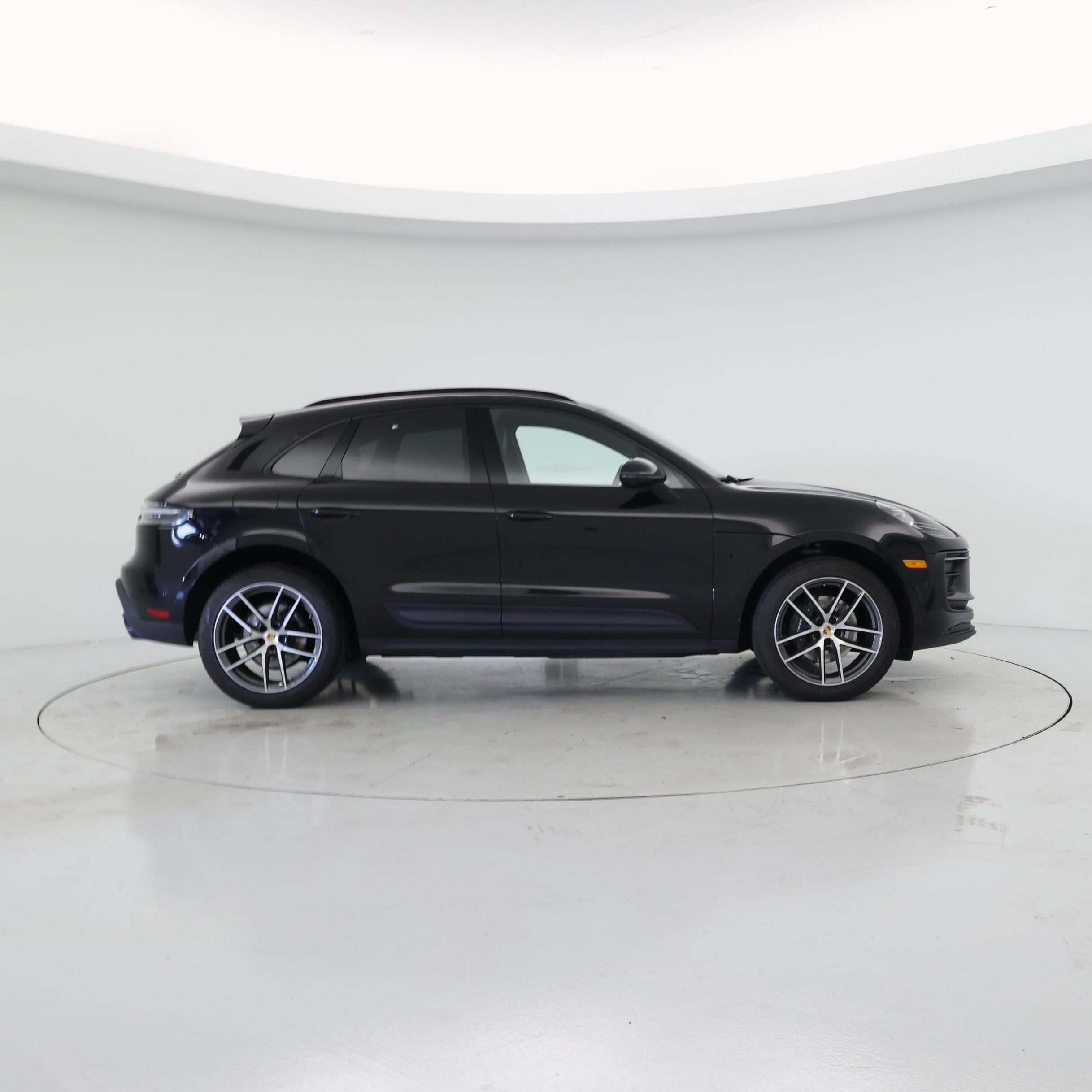 Thumbnail: 2023 Porsche Macan - 7