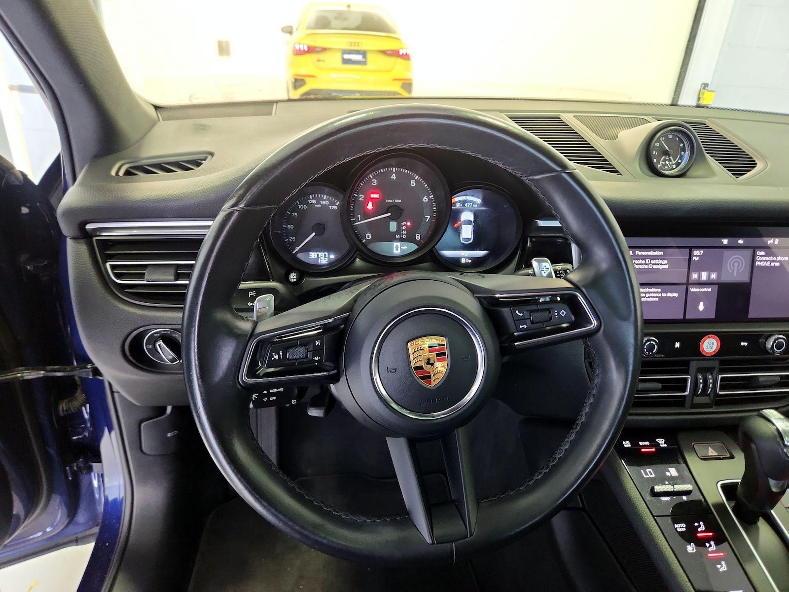 2022 Porsche Macan Base - Photo 11