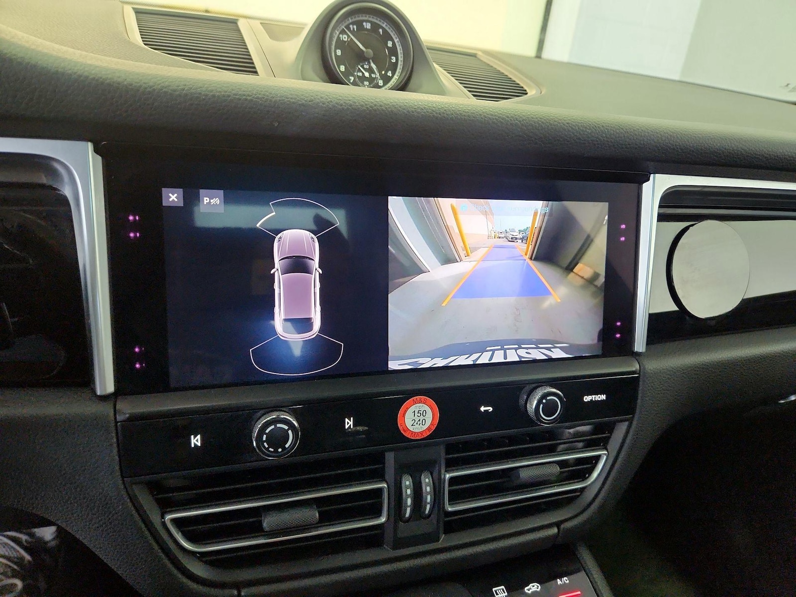 2022 Porsche Macan Base - Photo 16