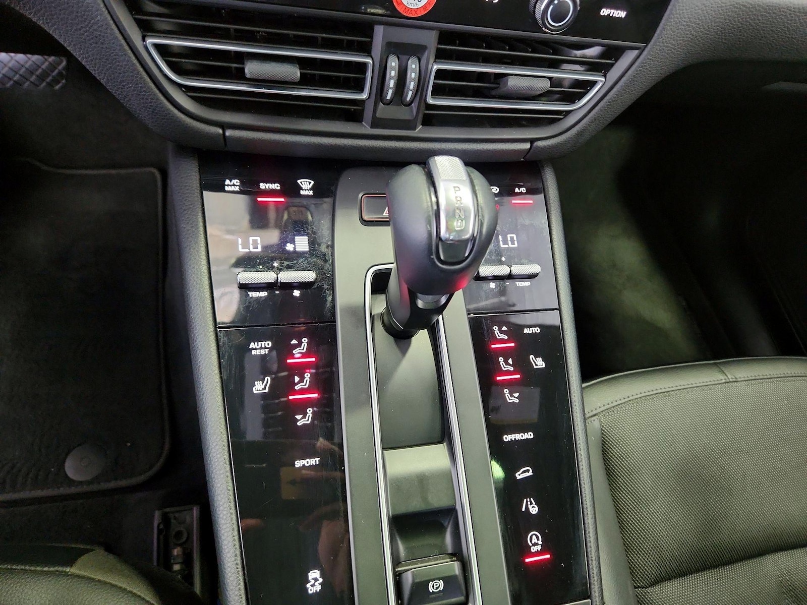 2022 Porsche Macan Base - Photo 18
