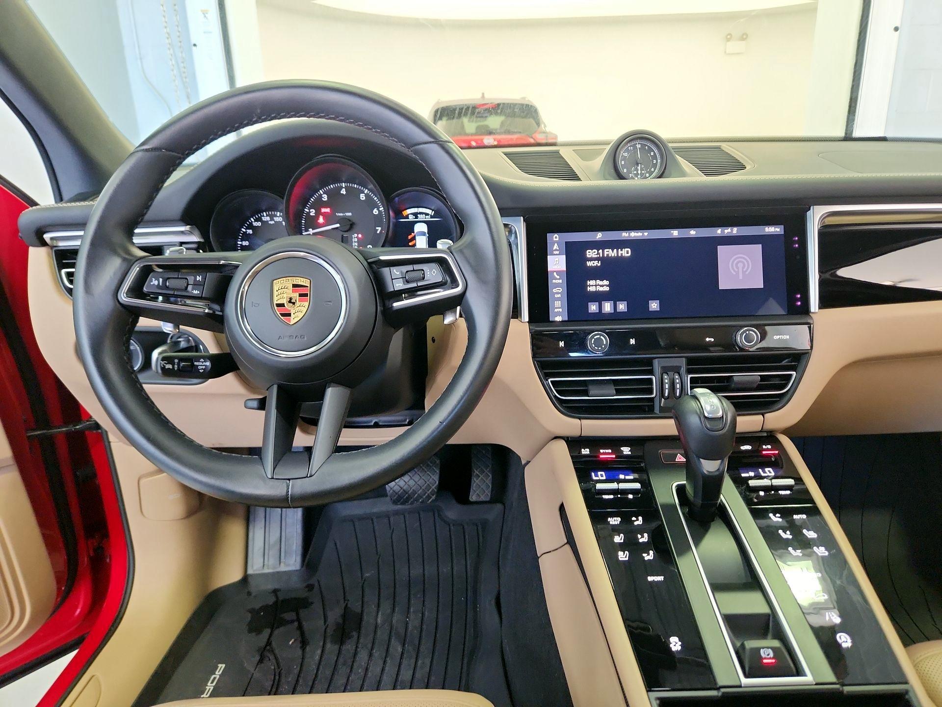 Thumbnail: 2023 Porsche Macan - 9