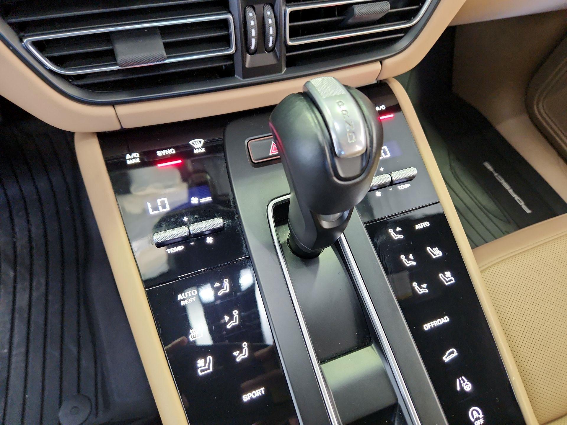 Thumbnail: 2023 Porsche Macan - 17