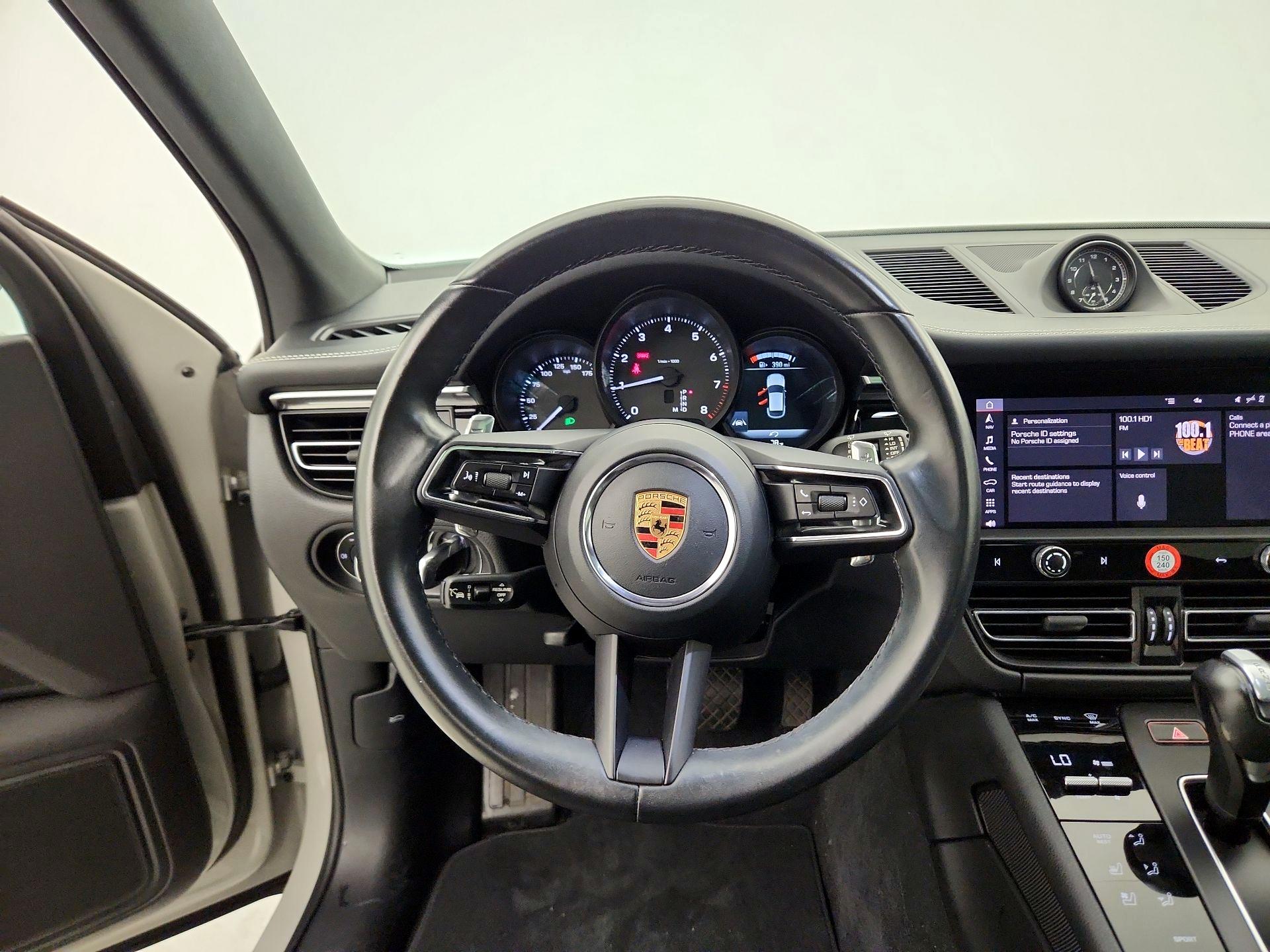 Thumbnail: 2023 Porsche Macan - 10