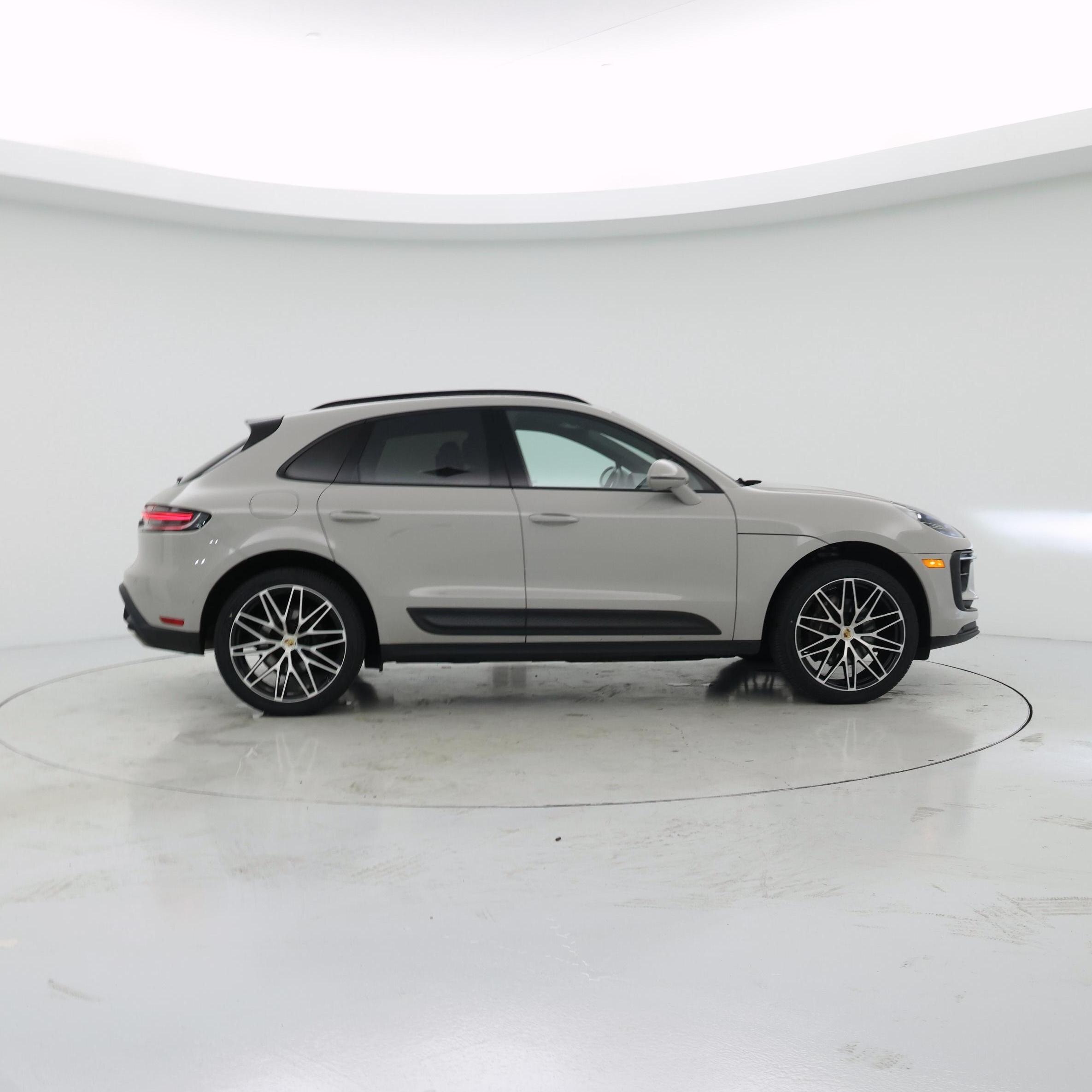 Thumbnail: 2023 Porsche Macan - 7