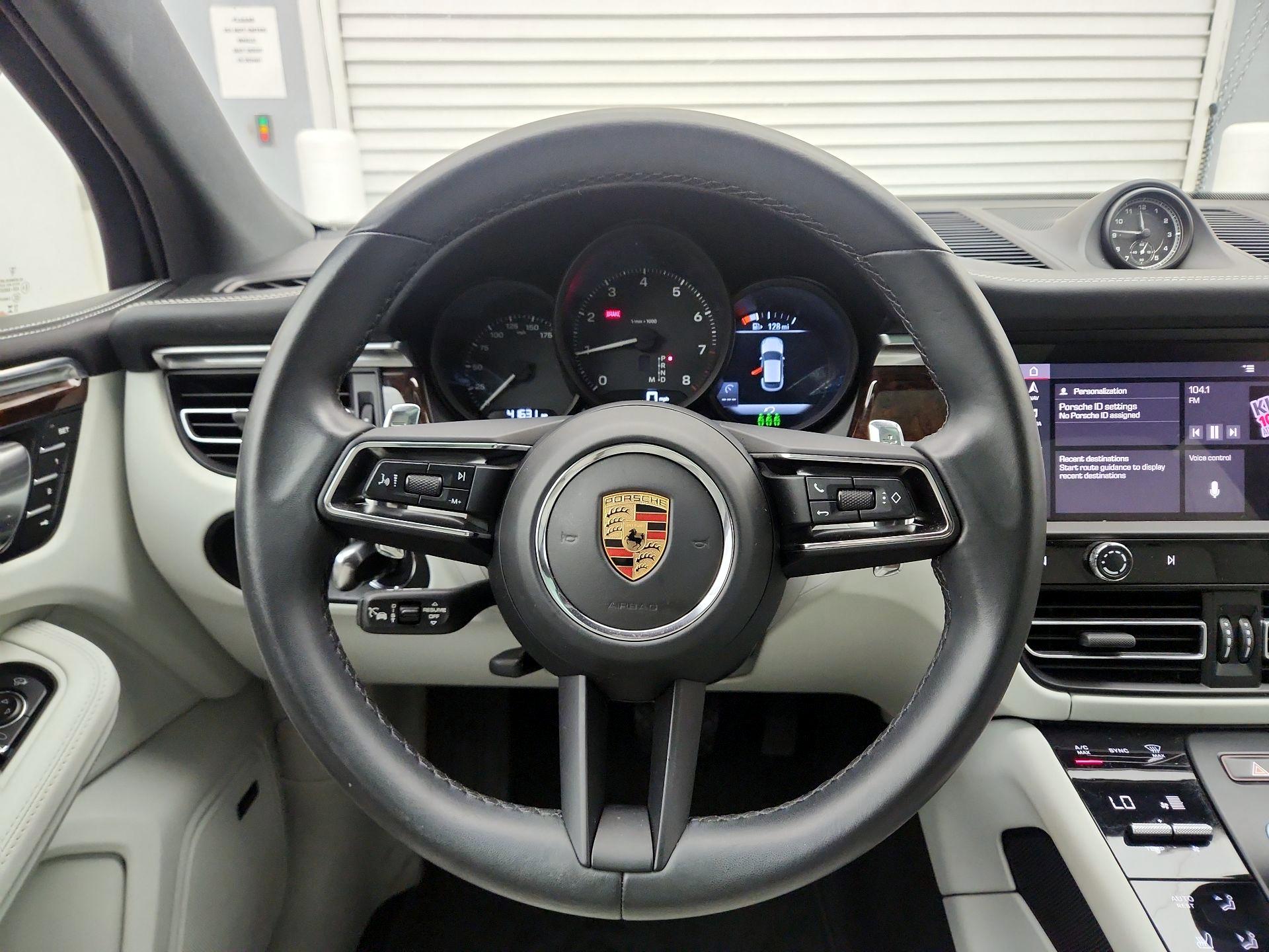 Thumbnail: 2023 Porsche Macan - 10
