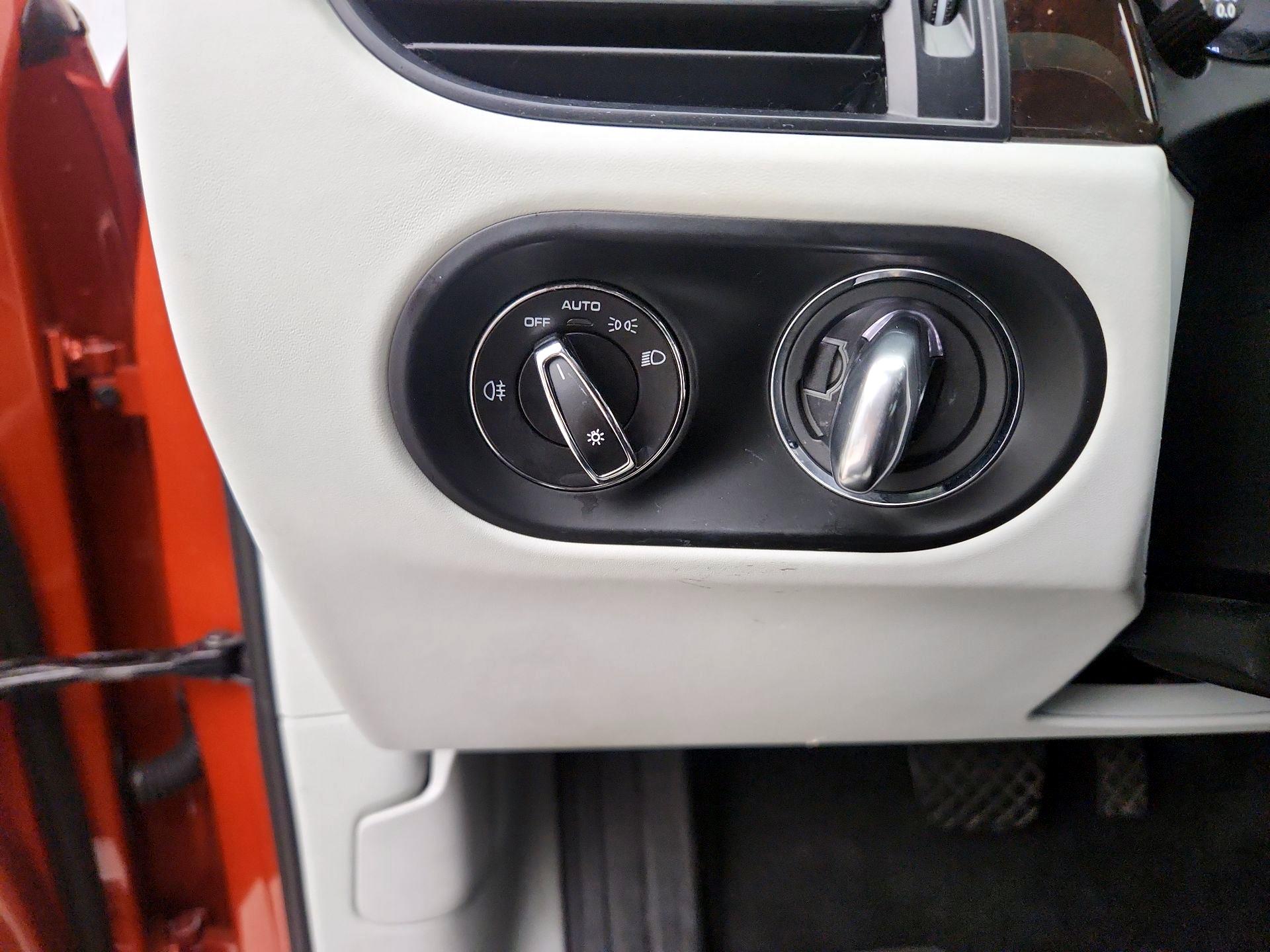 Thumbnail: 2023 Porsche Macan - 13