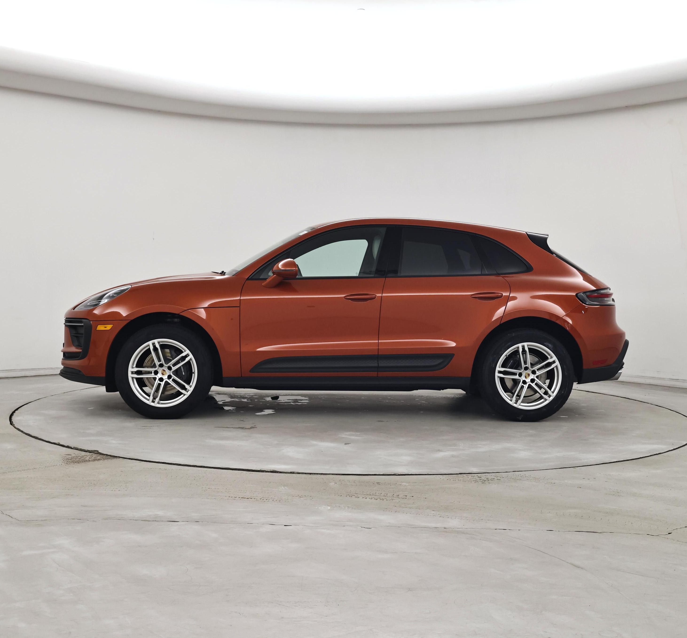 Thumbnail: 2023 Porsche Macan - 3
