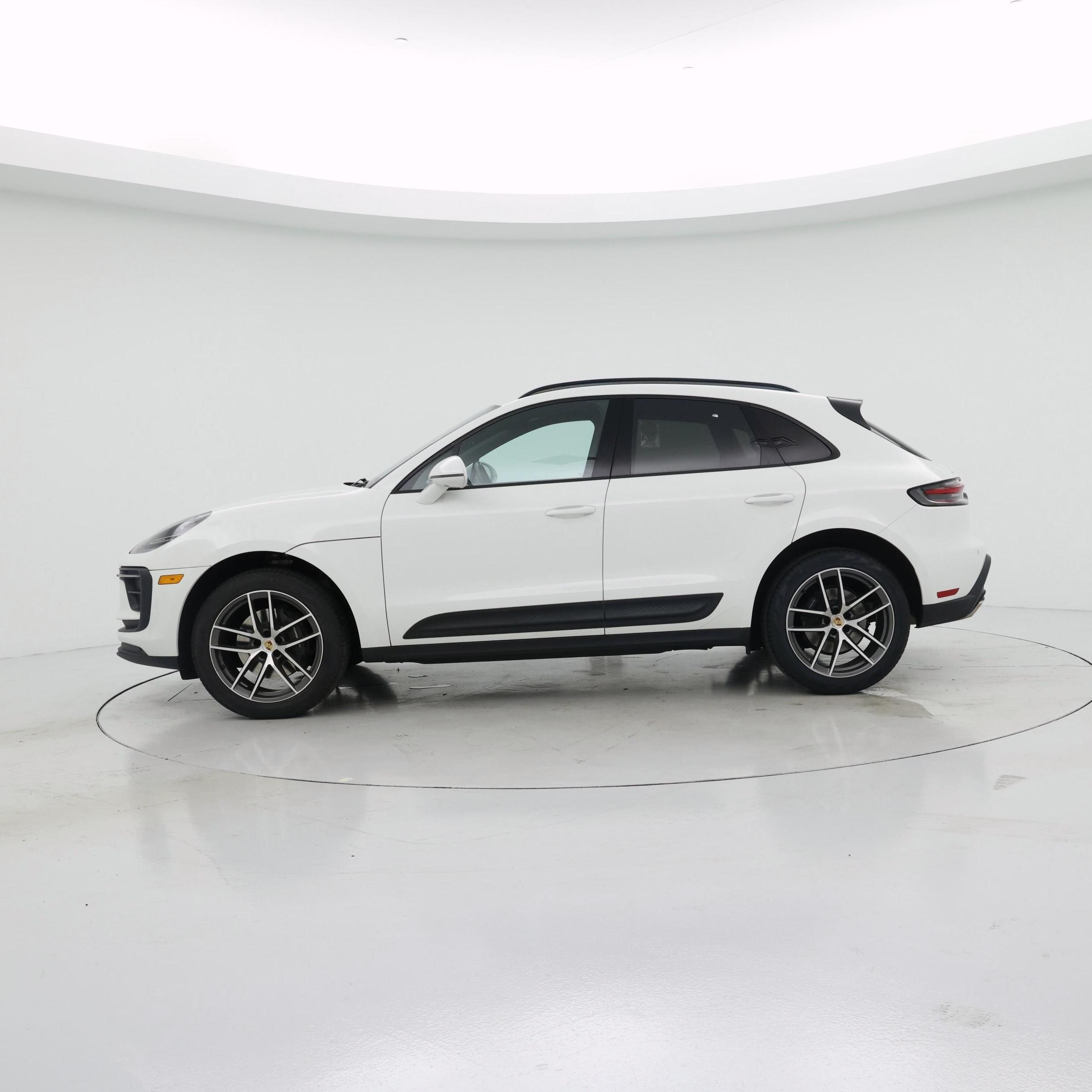 Thumbnail: 2023 Porsche Macan - 3