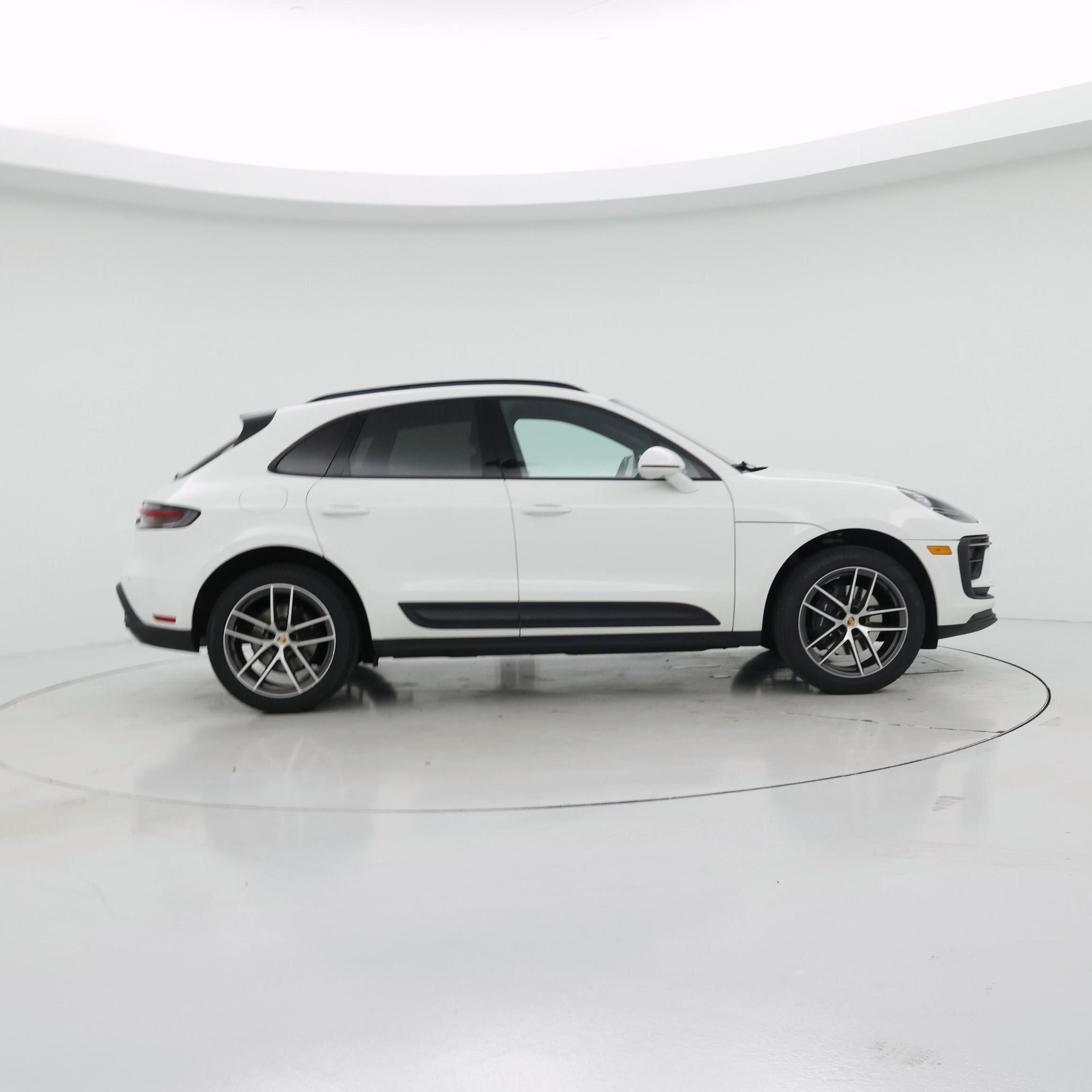 Thumbnail: 2023 Porsche Macan - 7