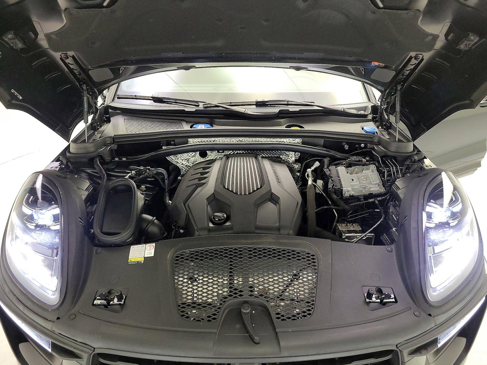 2023 Porsche Macan Base - Photo 24