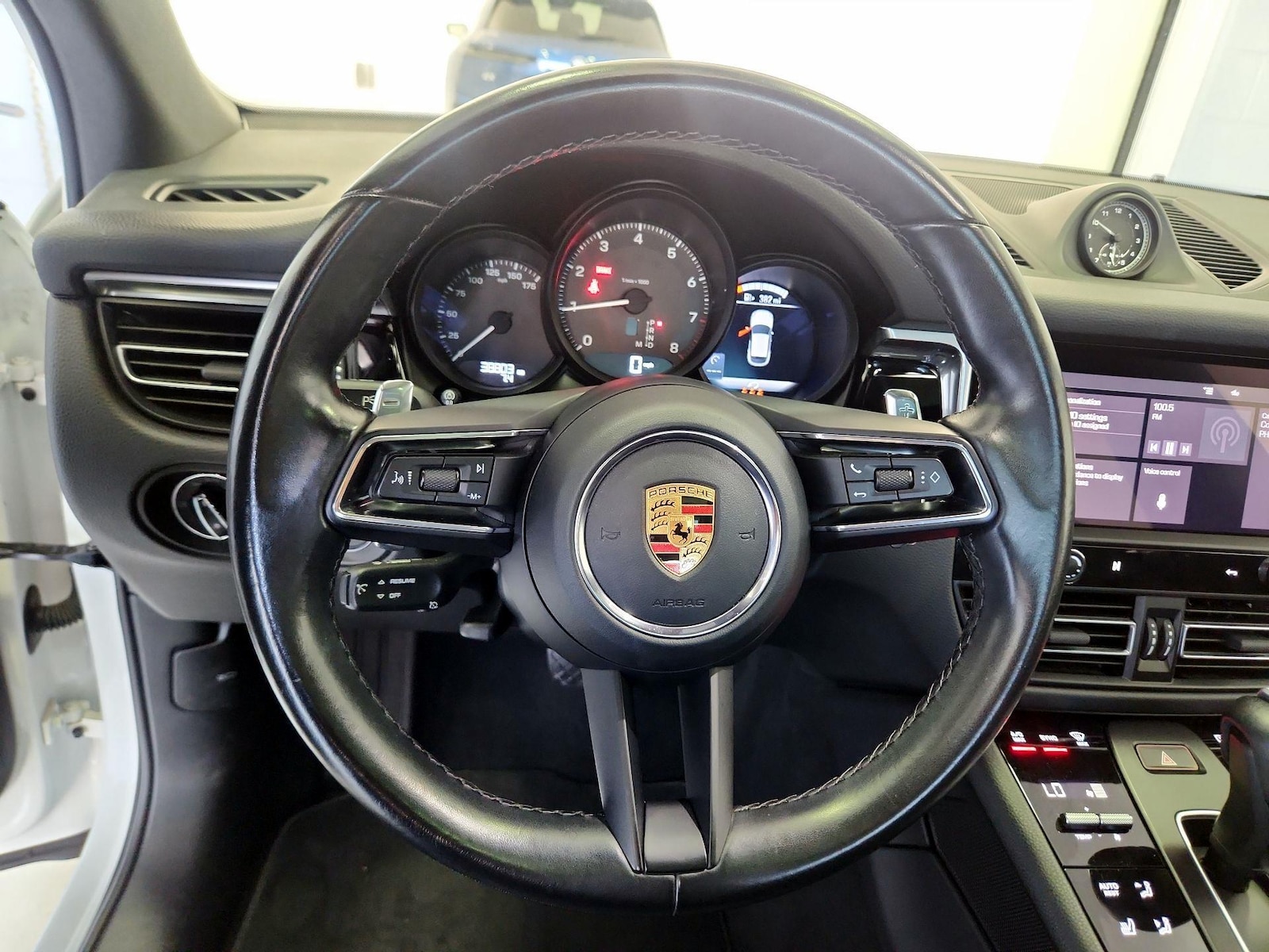 2022 Porsche Macan Base - Photo 11