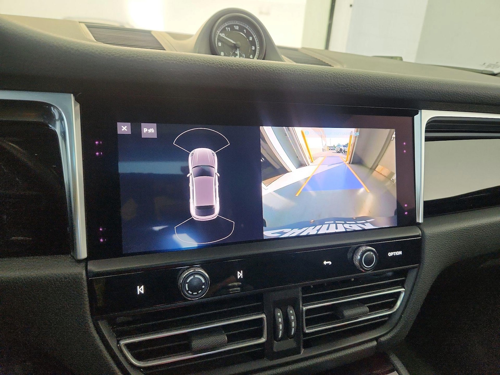 2022 Porsche Macan Base - Photo 16