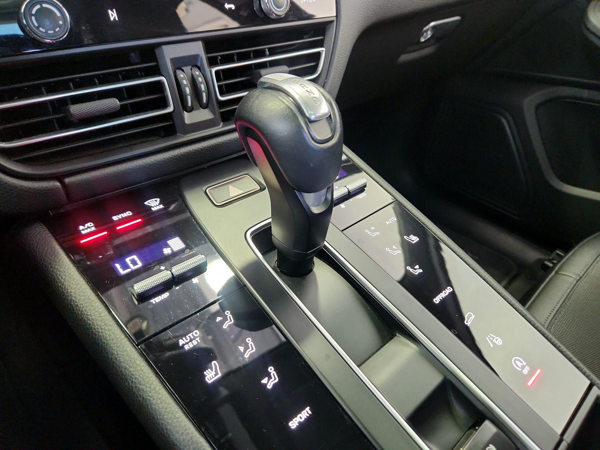 Thumbnail: 2022 Porsche Macan - 18