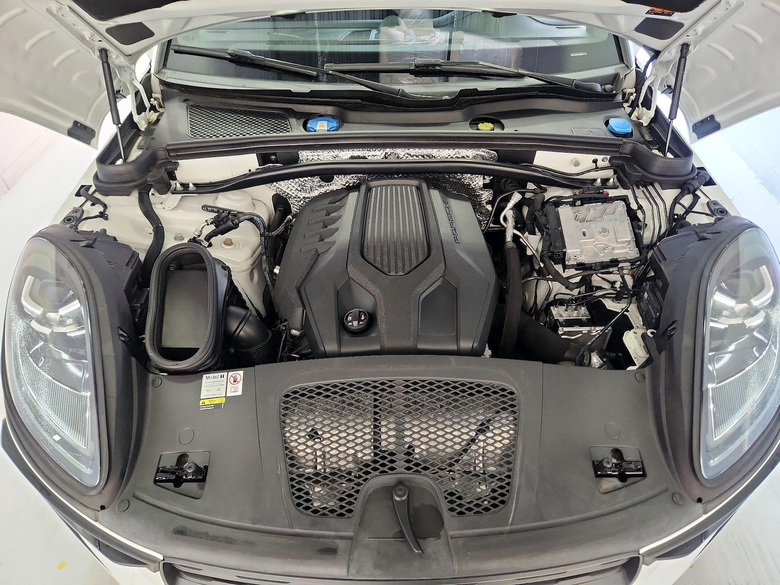2022 Porsche Macan Base - Photo 24