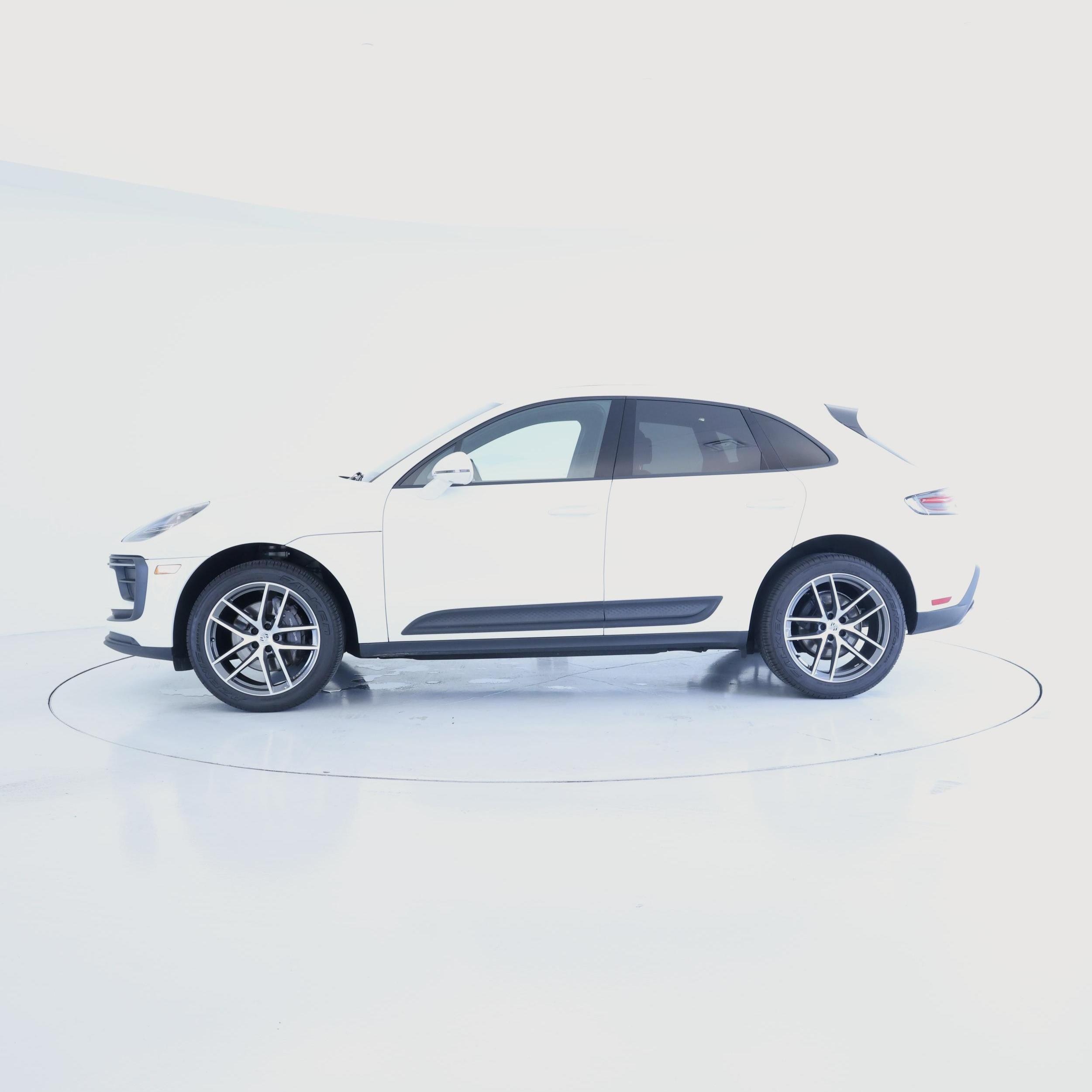 Thumbnail: 2022 Porsche Macan - 3