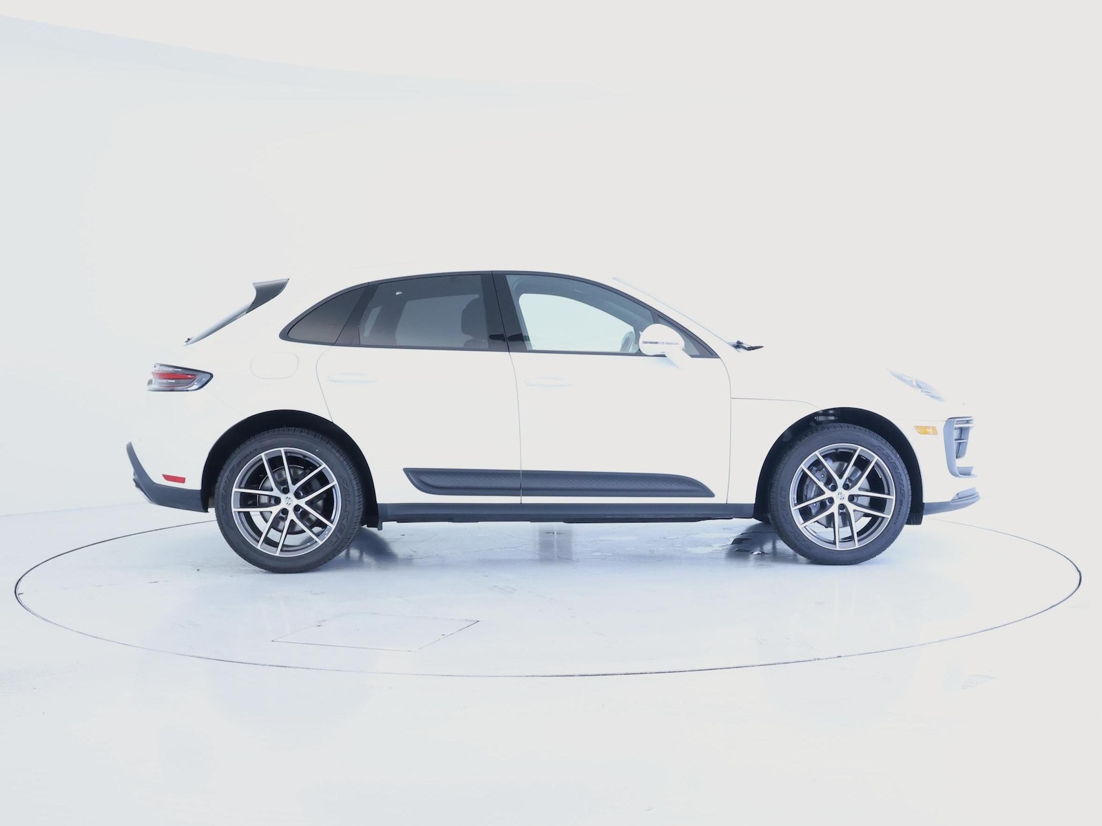 2022 Porsche Macan Base - Photo 8
