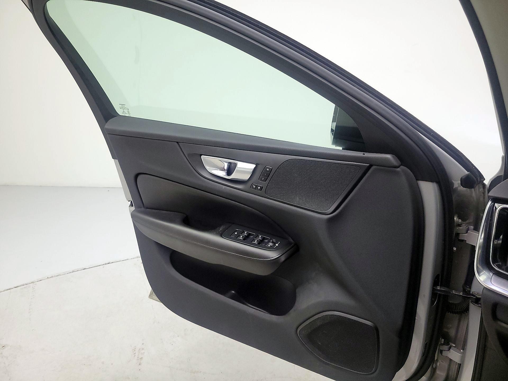 Thumbnail: 2023 Volvo S60 - 12