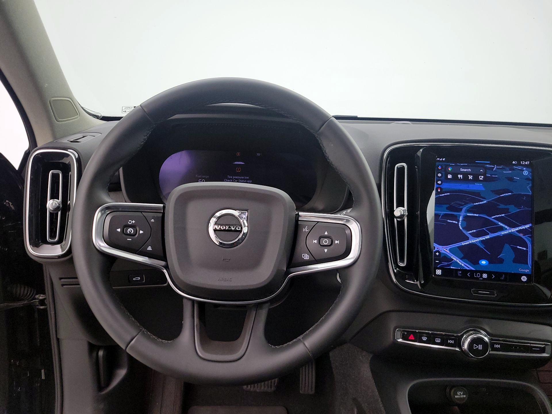 Thumbnail: 2024 Volvo XC40 - 10
