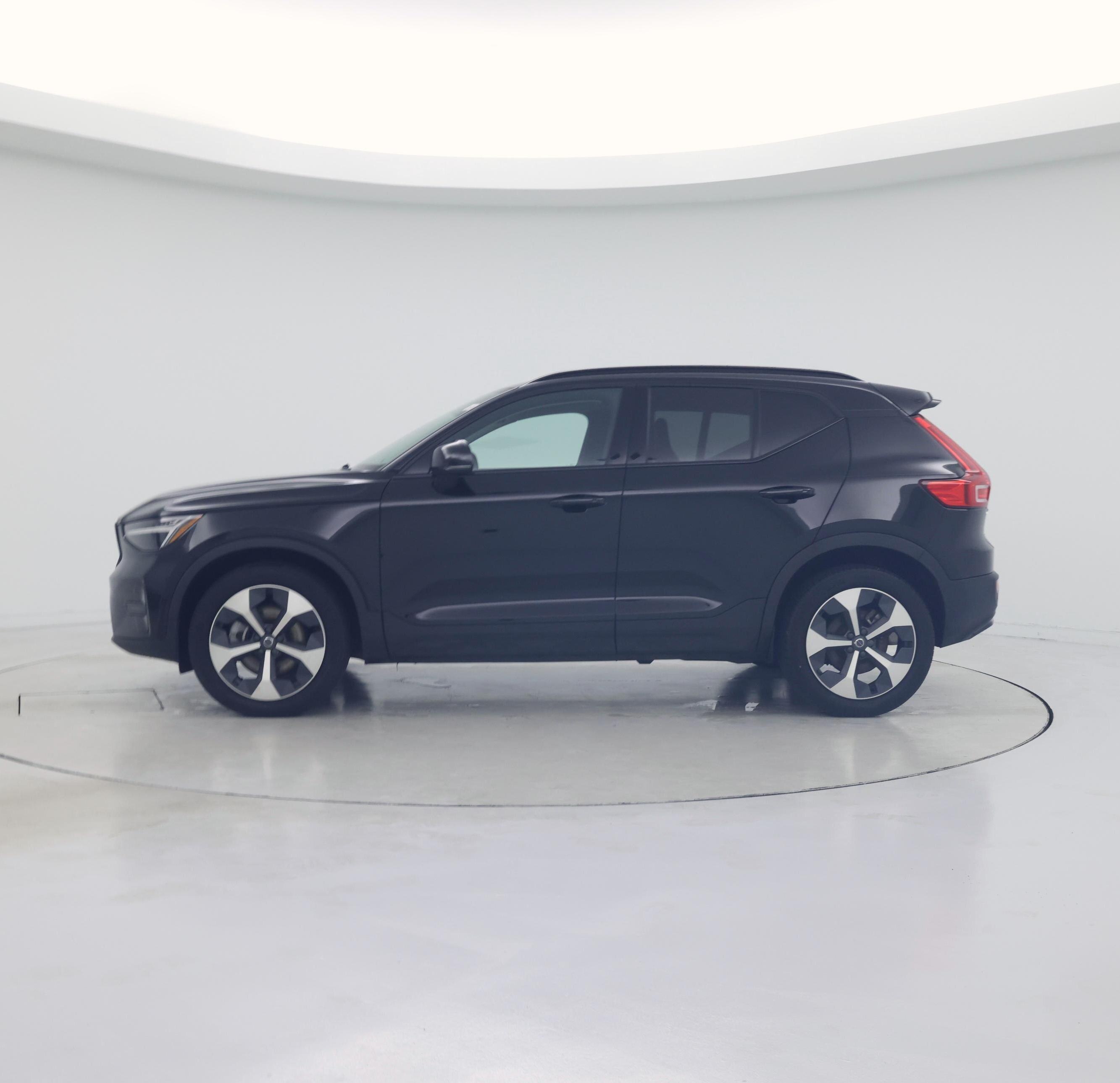 Thumbnail: 2024 Volvo XC40 - 3