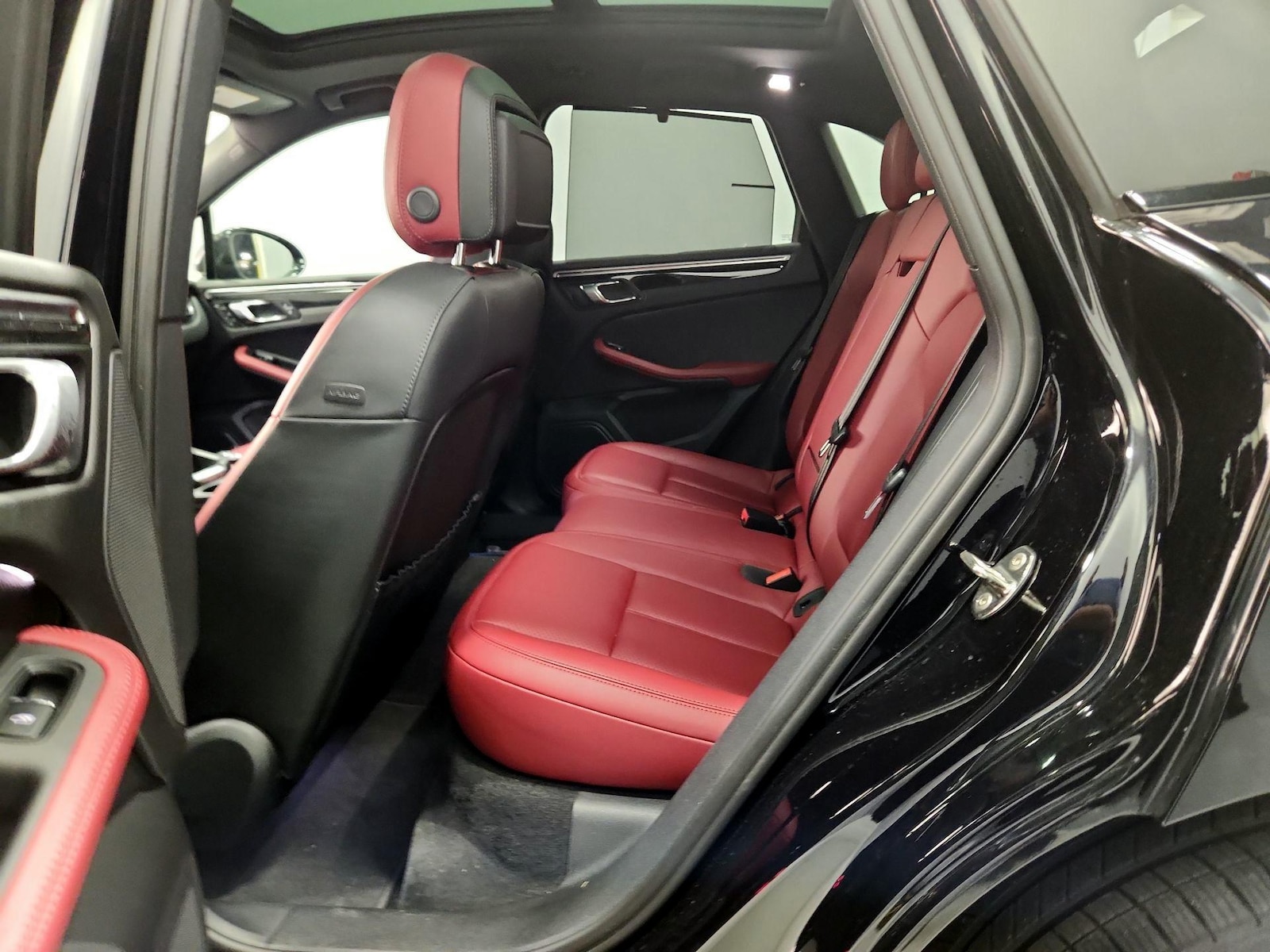 2023 Porsche Macan Base - Photo 20