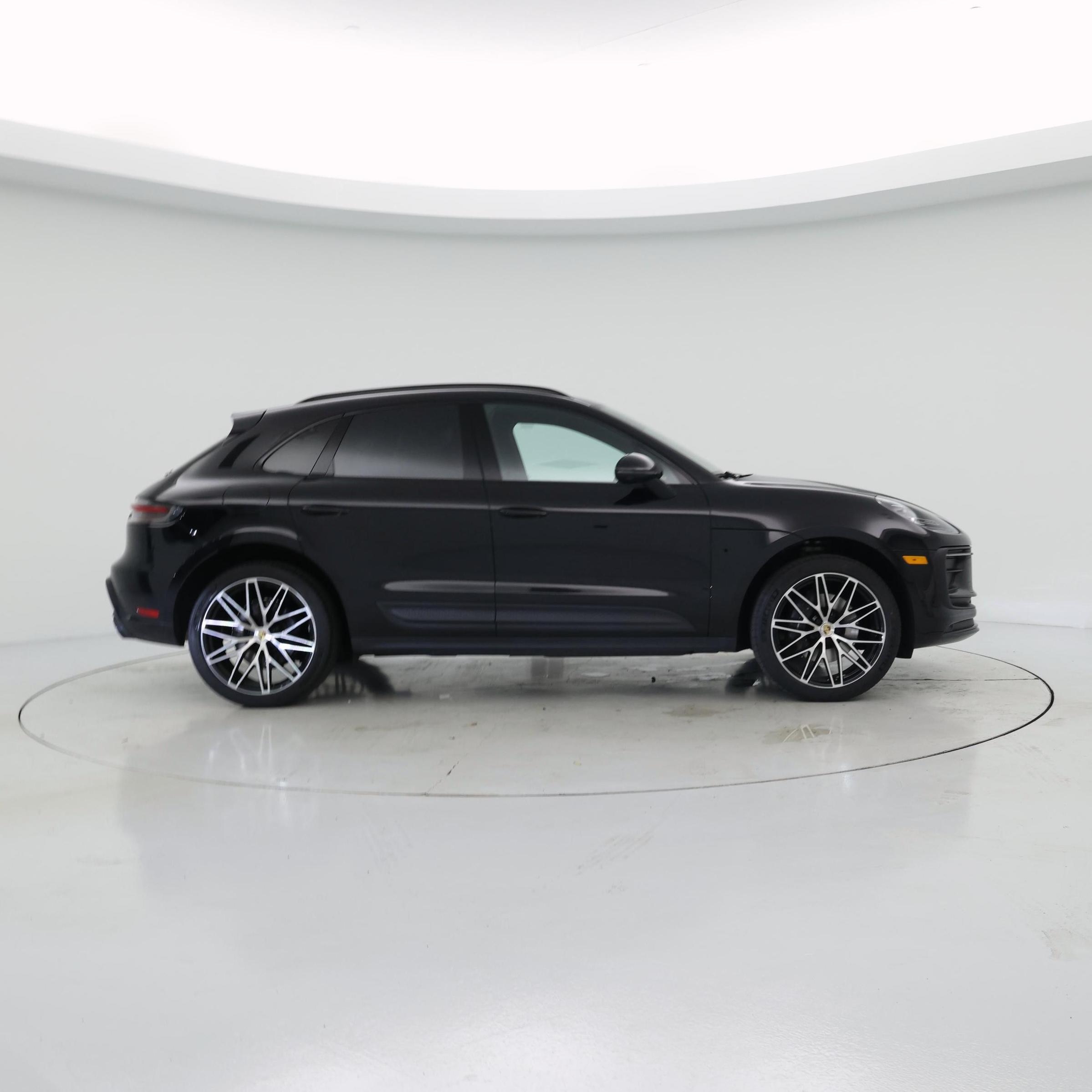 Thumbnail: 2023 Porsche Macan - 7