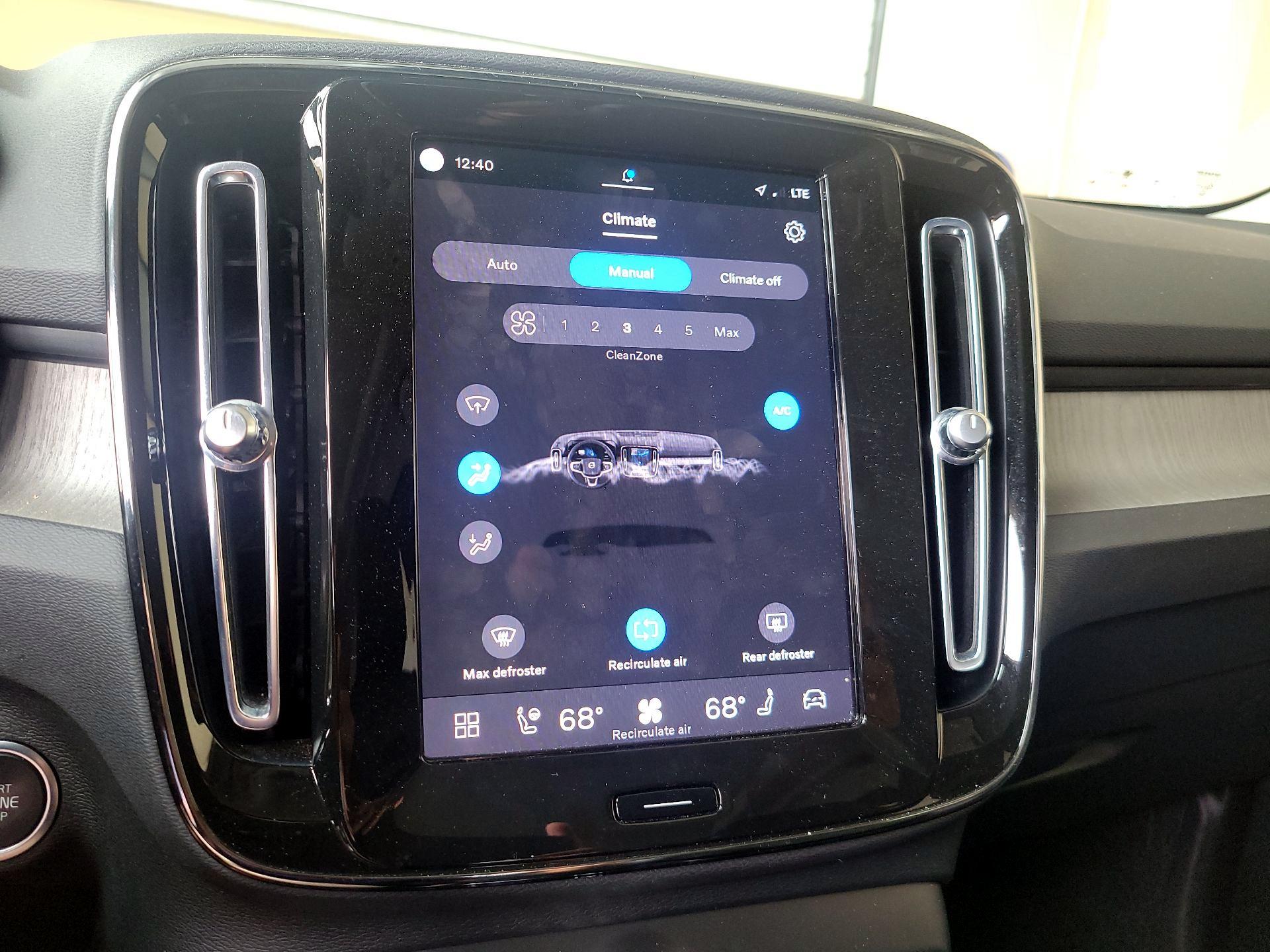 Thumbnail: 2023 Volvo XC40 - 16